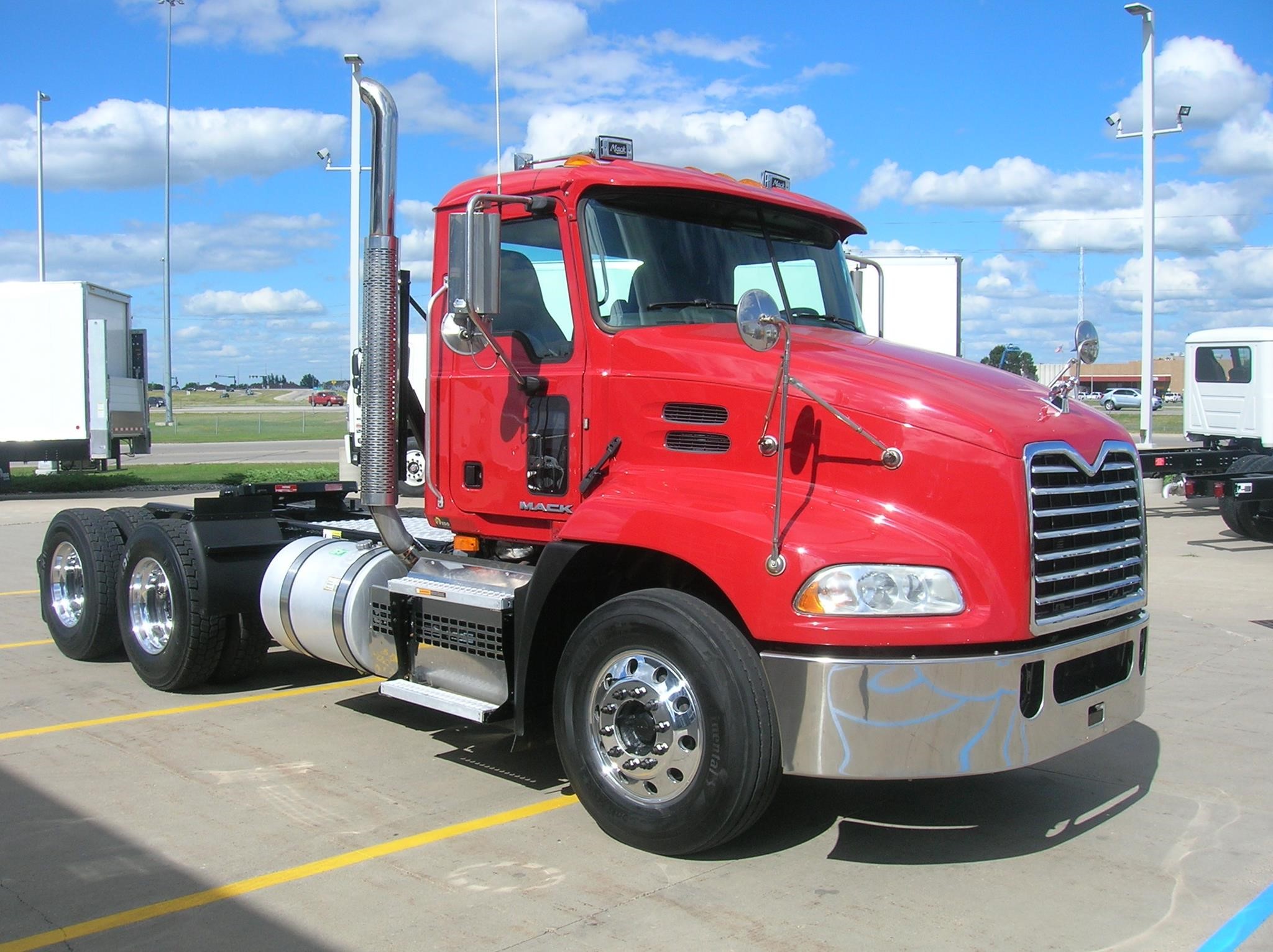2018 MACK PINNACLE CXU613 - image 3 of 6