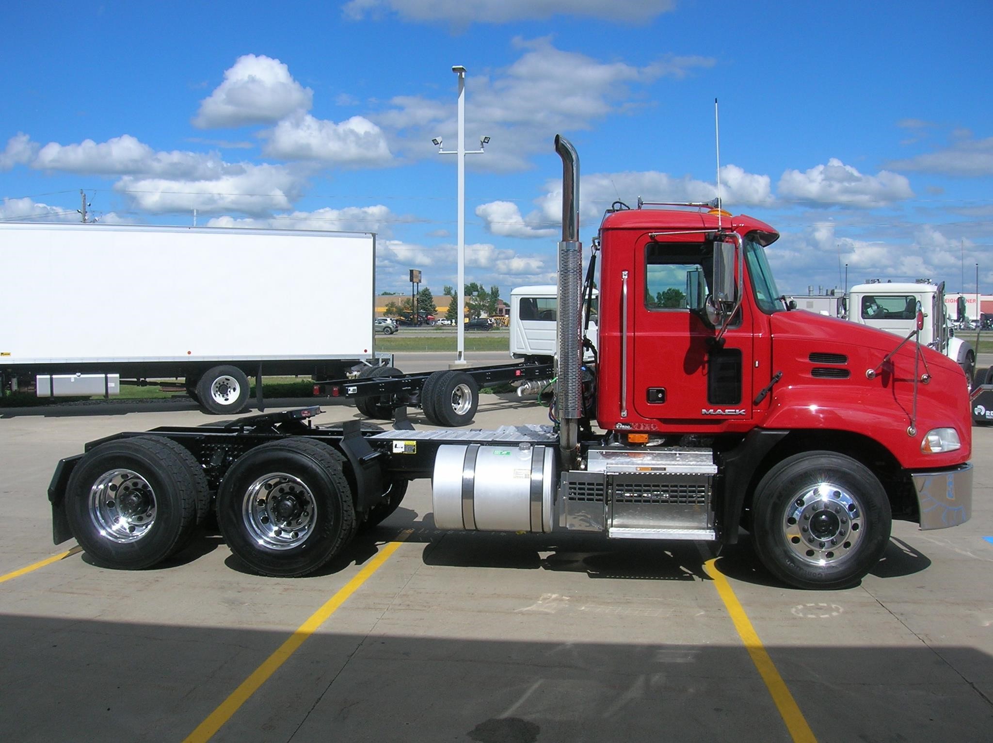 2018 MACK PINNACLE CXU613 - image 4 of 6
