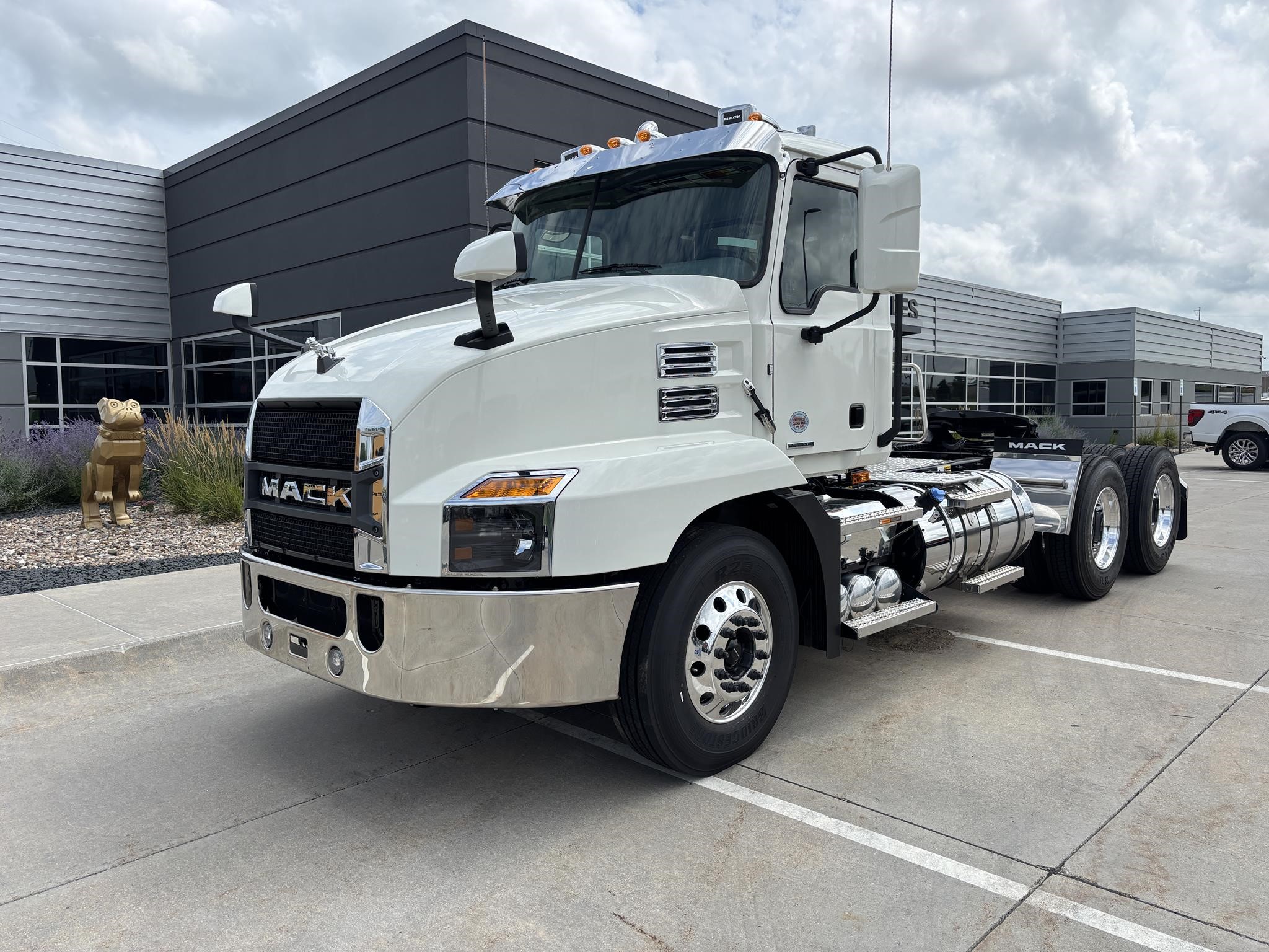 2026 MACK ANTHEM 64T - image 1 of 6