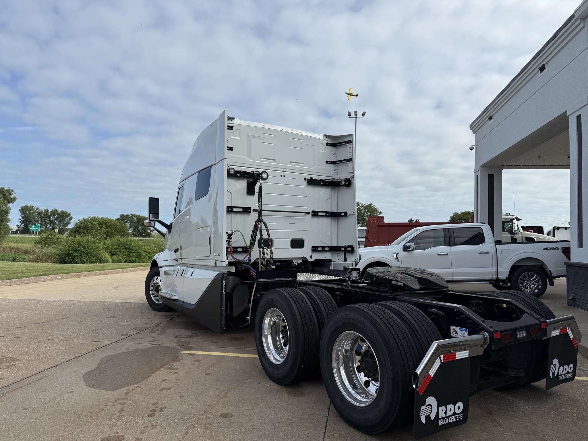 2025 VOLVO VNL64T840 - image 6 of 6