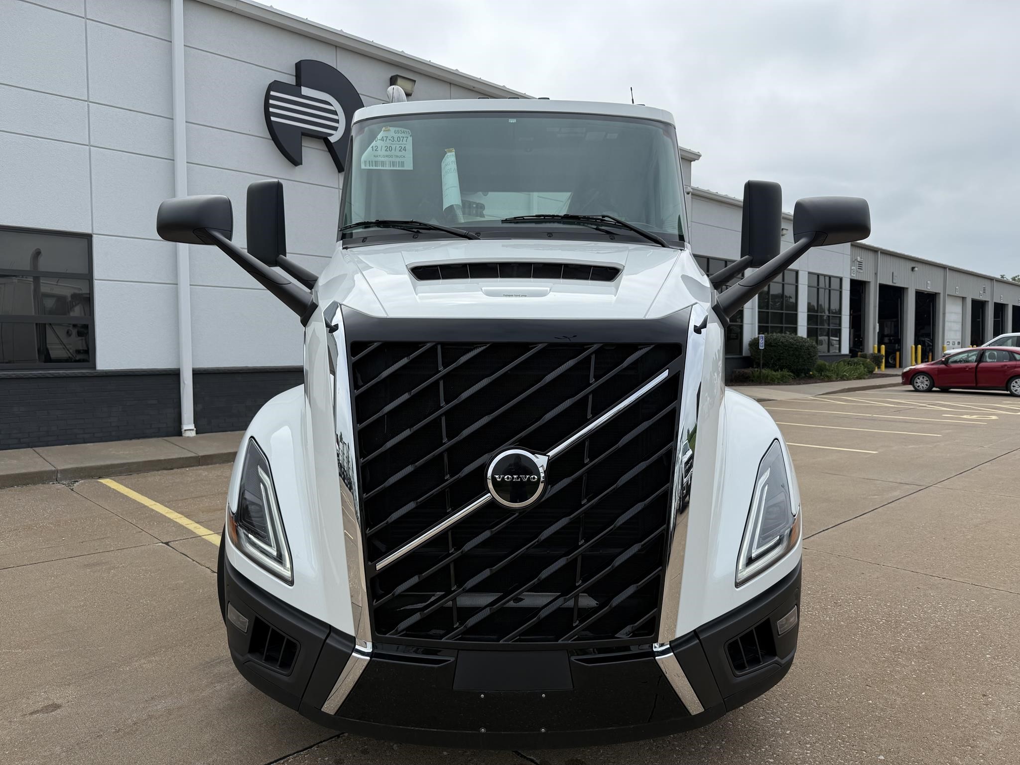 2025 VOLVO VNL64T300 - image 2 of 6