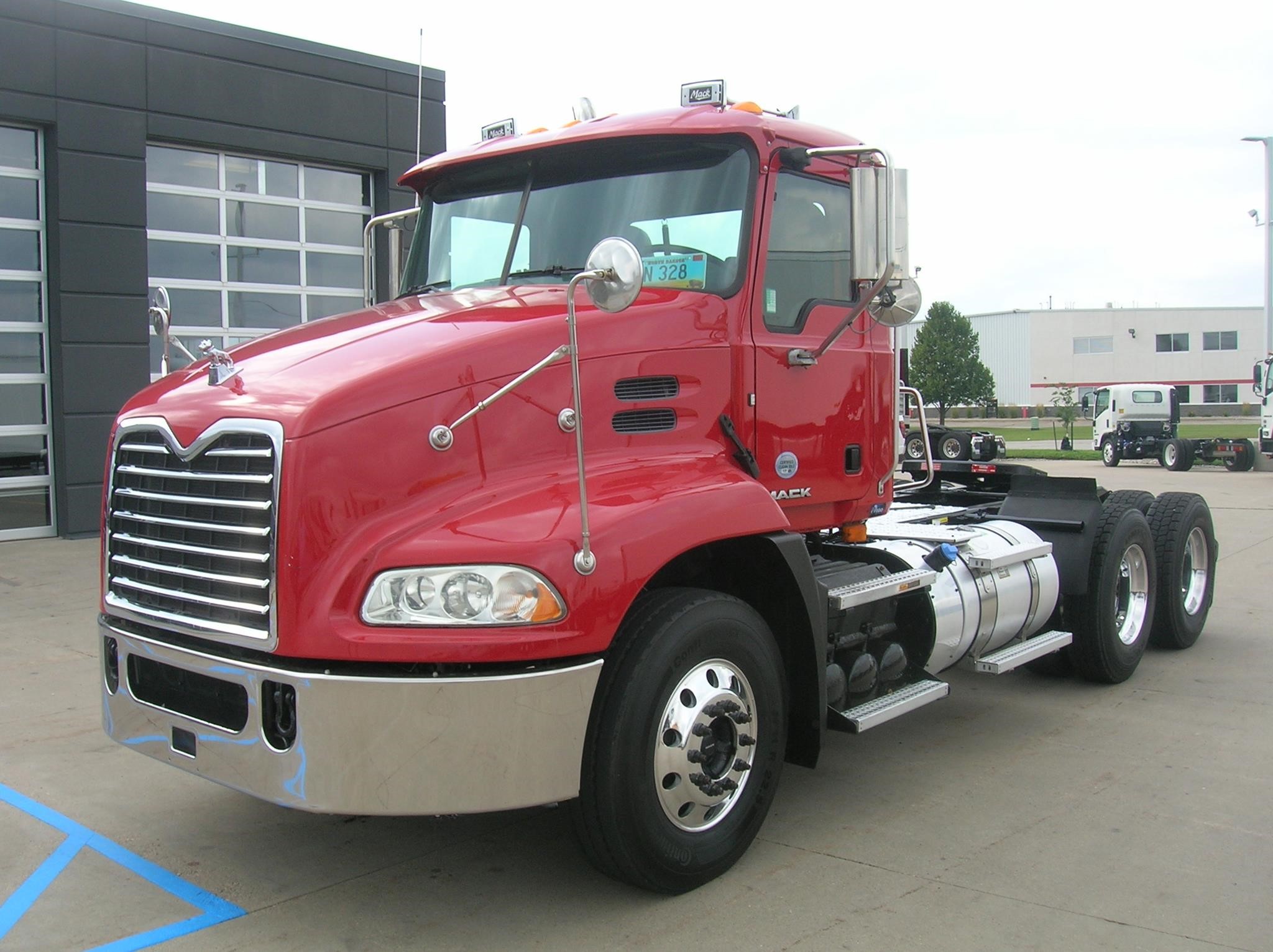 2018 MACK PINNACLE CXU613 - image 1 of 6