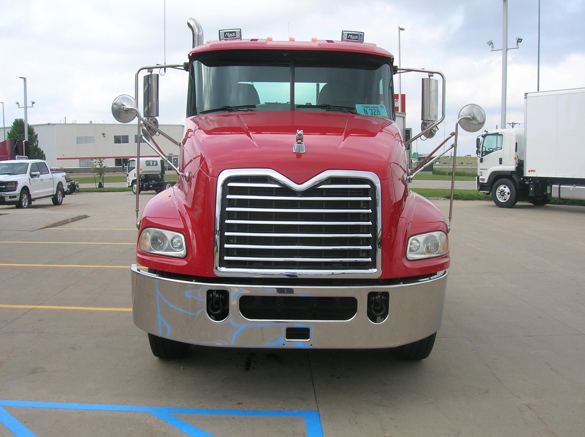 2018 MACK PINNACLE CXU613 - image 2 of 6