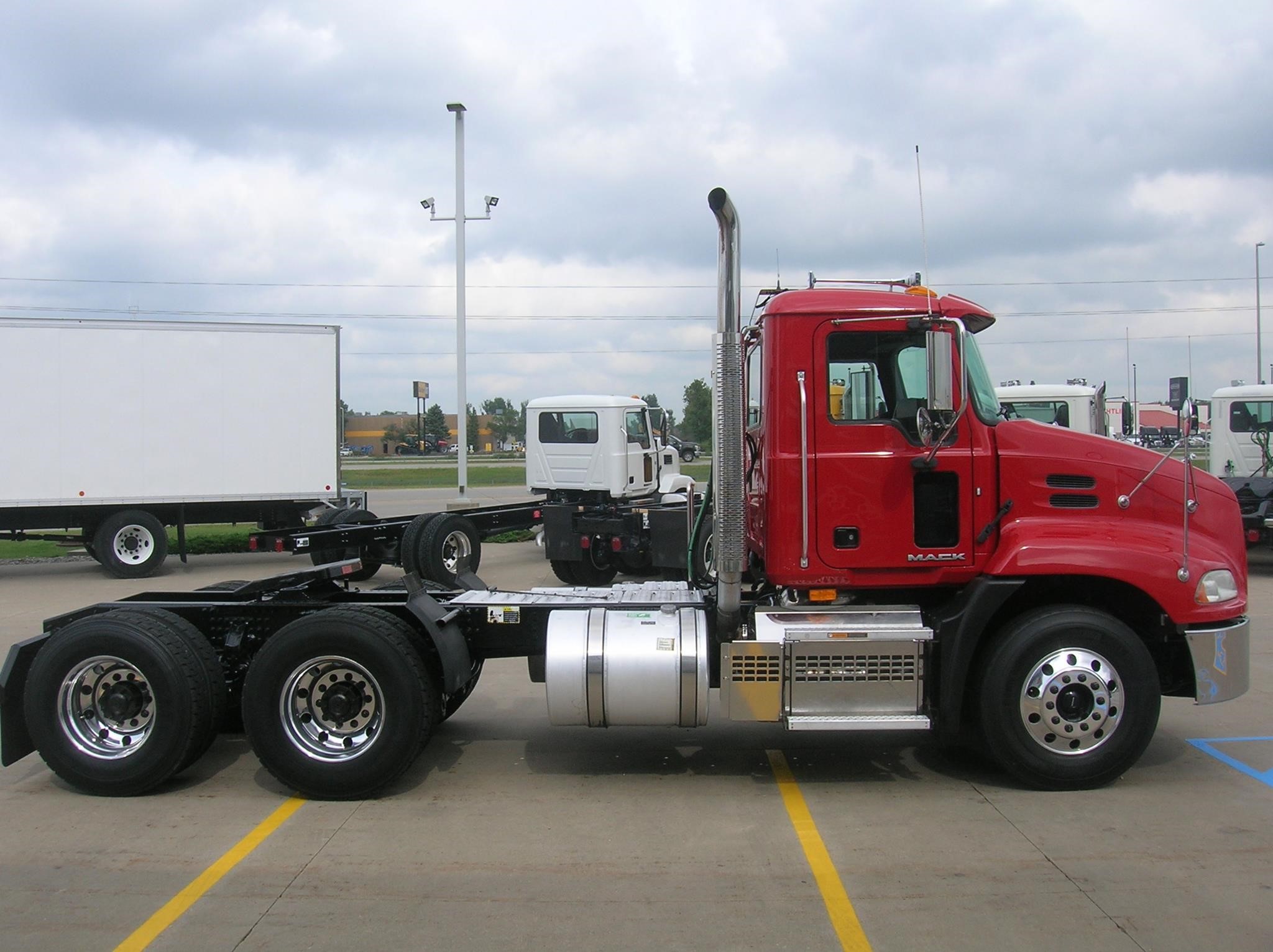 2018 MACK PINNACLE CXU613 - image 4 of 6