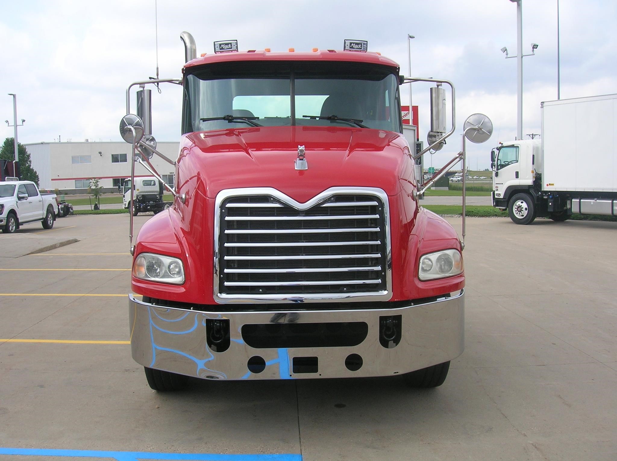2018 MACK PINNACLE CXU613 - image 2 of 6