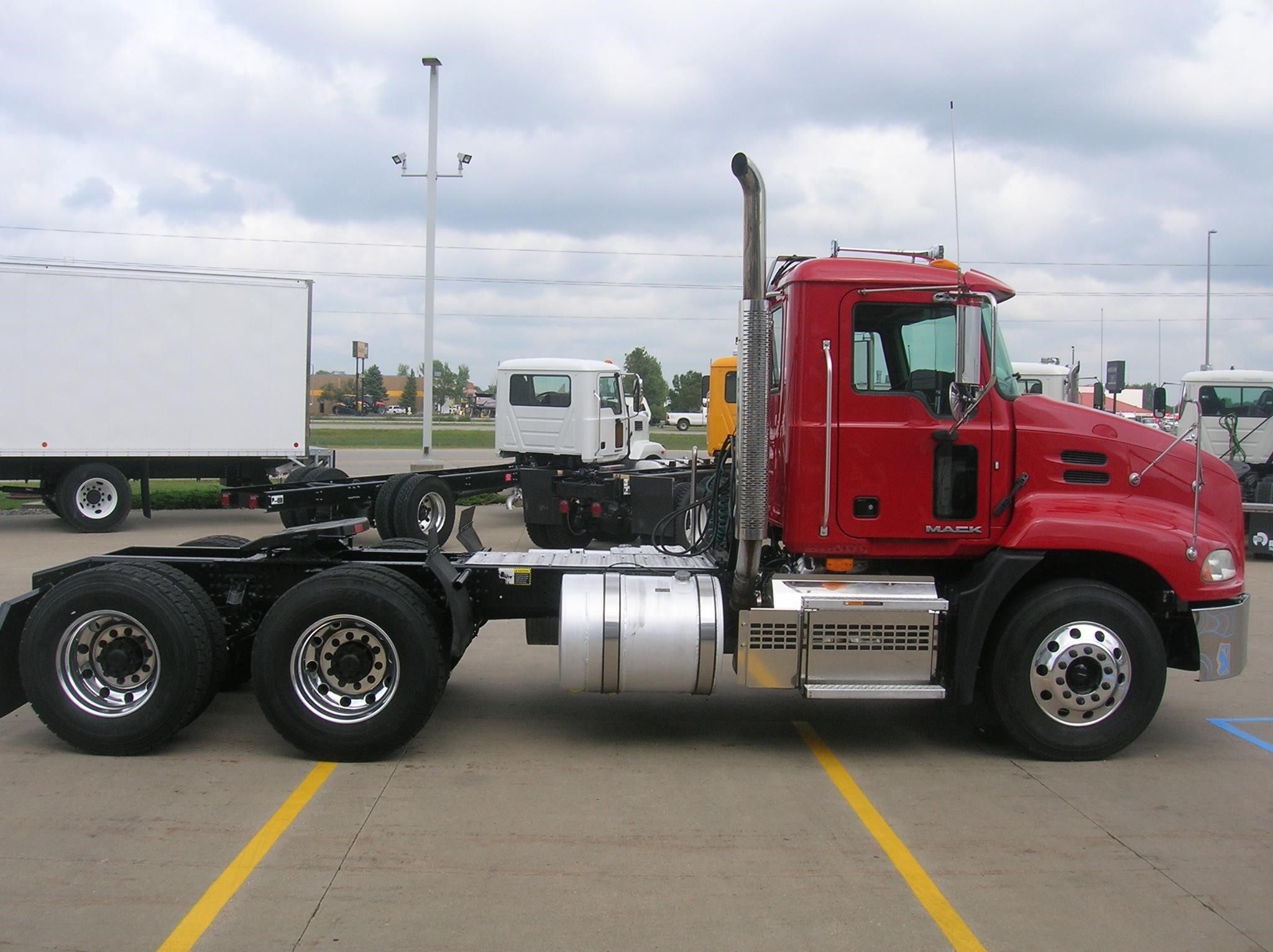 2018 MACK PINNACLE CXU613 - image 4 of 6
