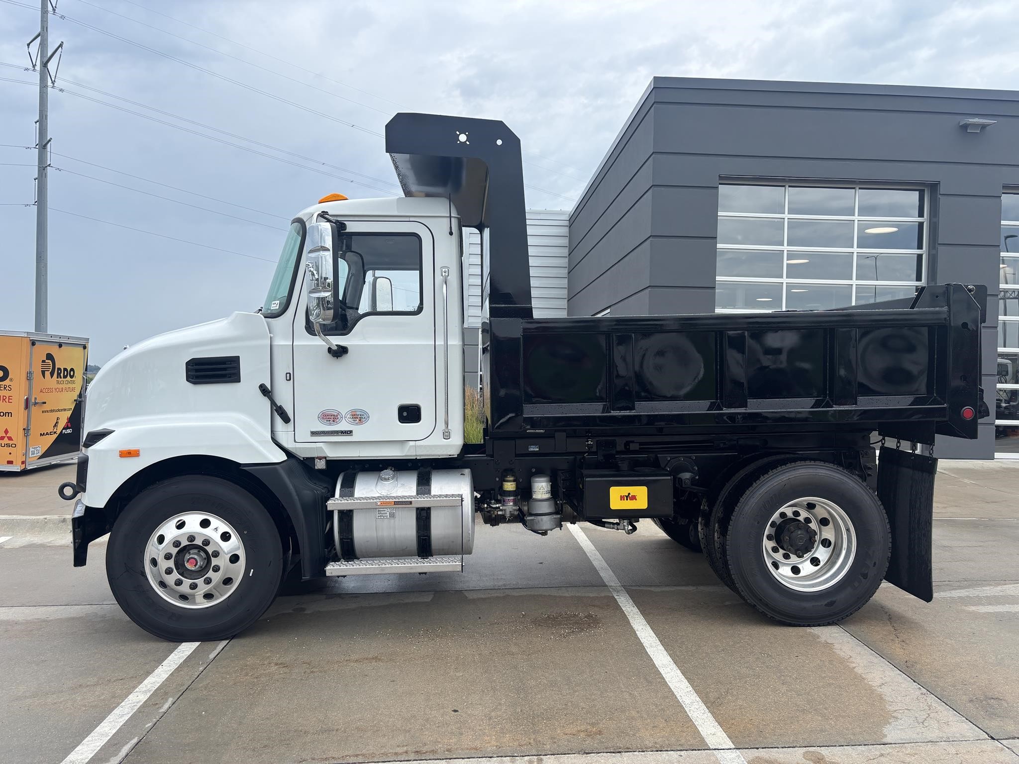 2025 MACK MD7 - image 2 of 6