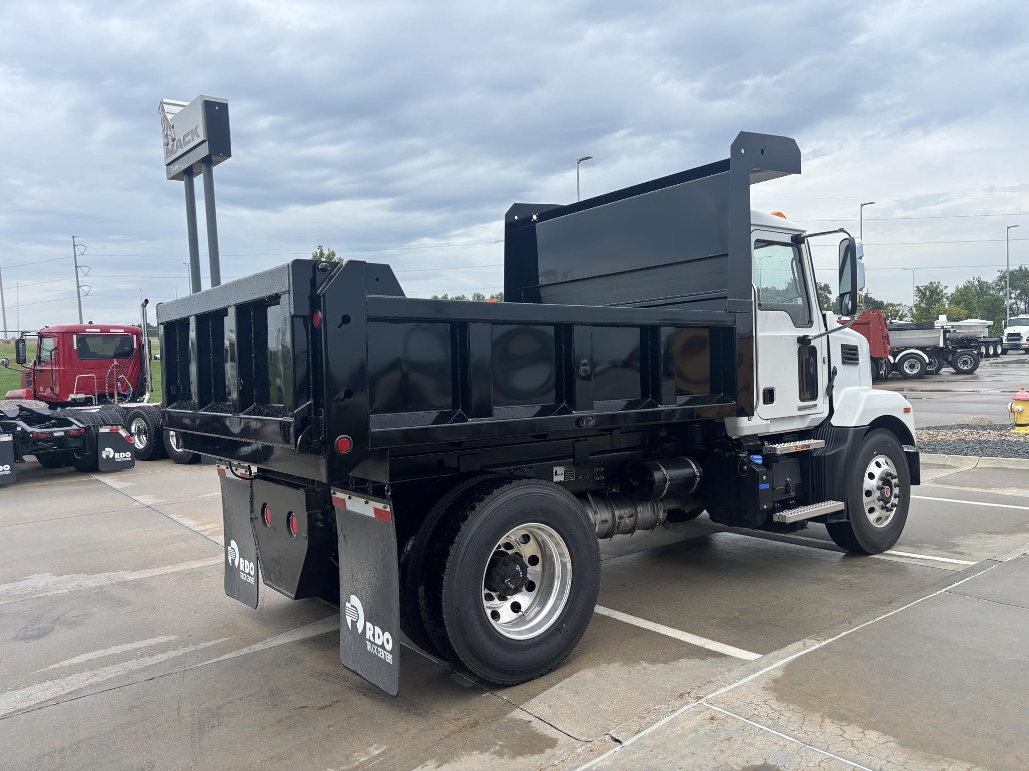 2025 MACK MD7 - image 5 of 6