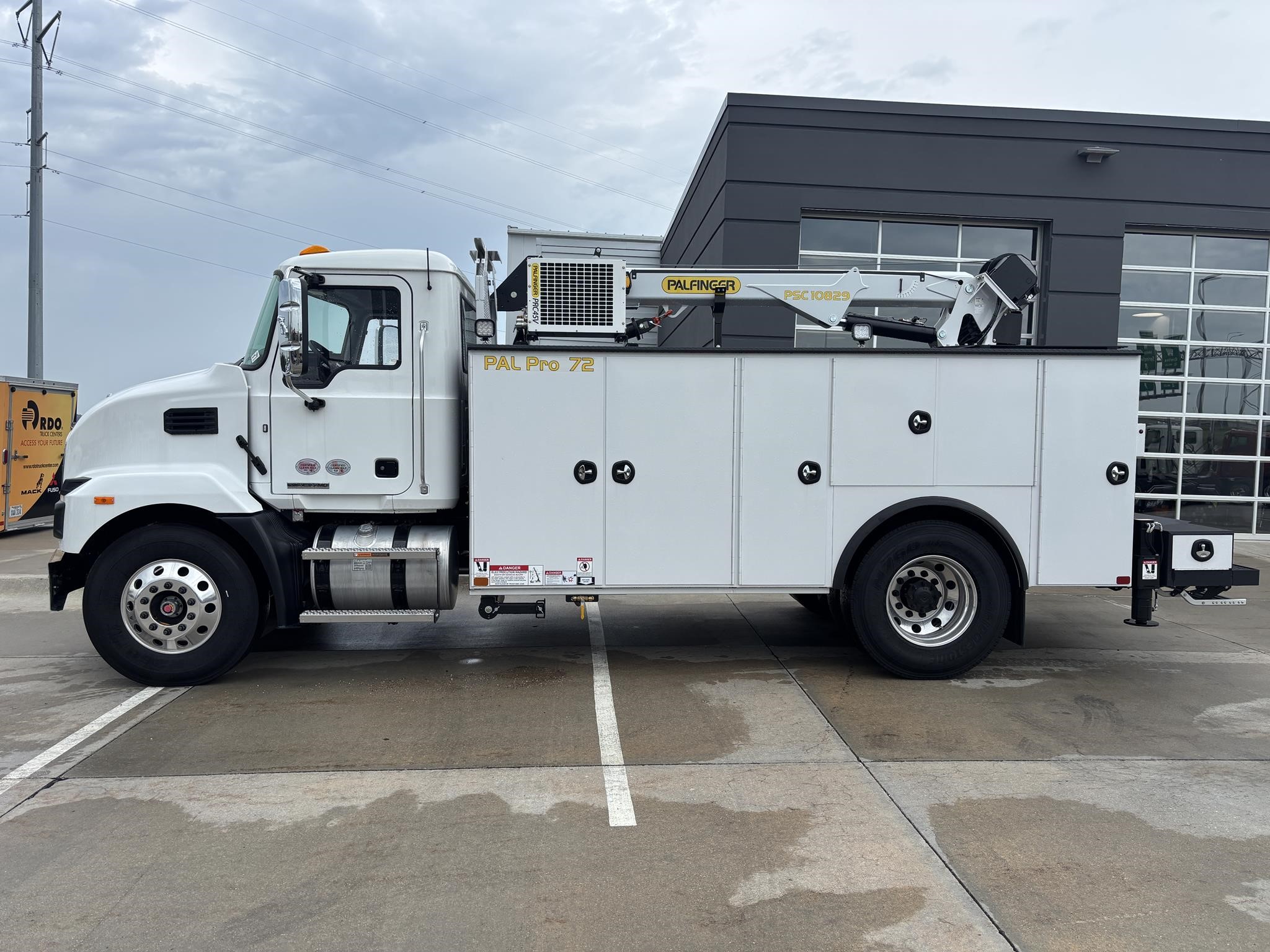 2026 MACK MD7 - image 2 of 6