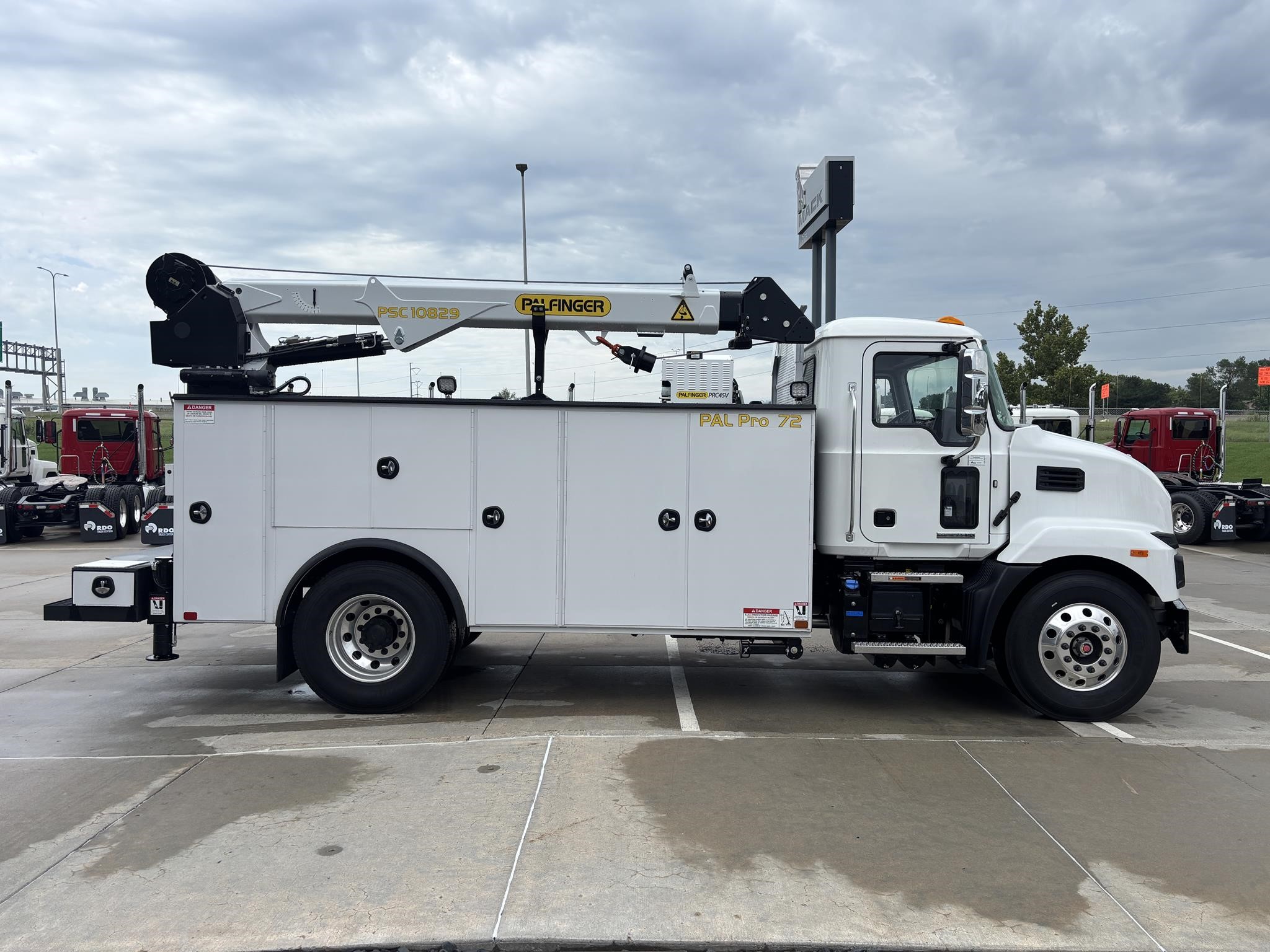 2026 MACK MD7 - image 6 of 6