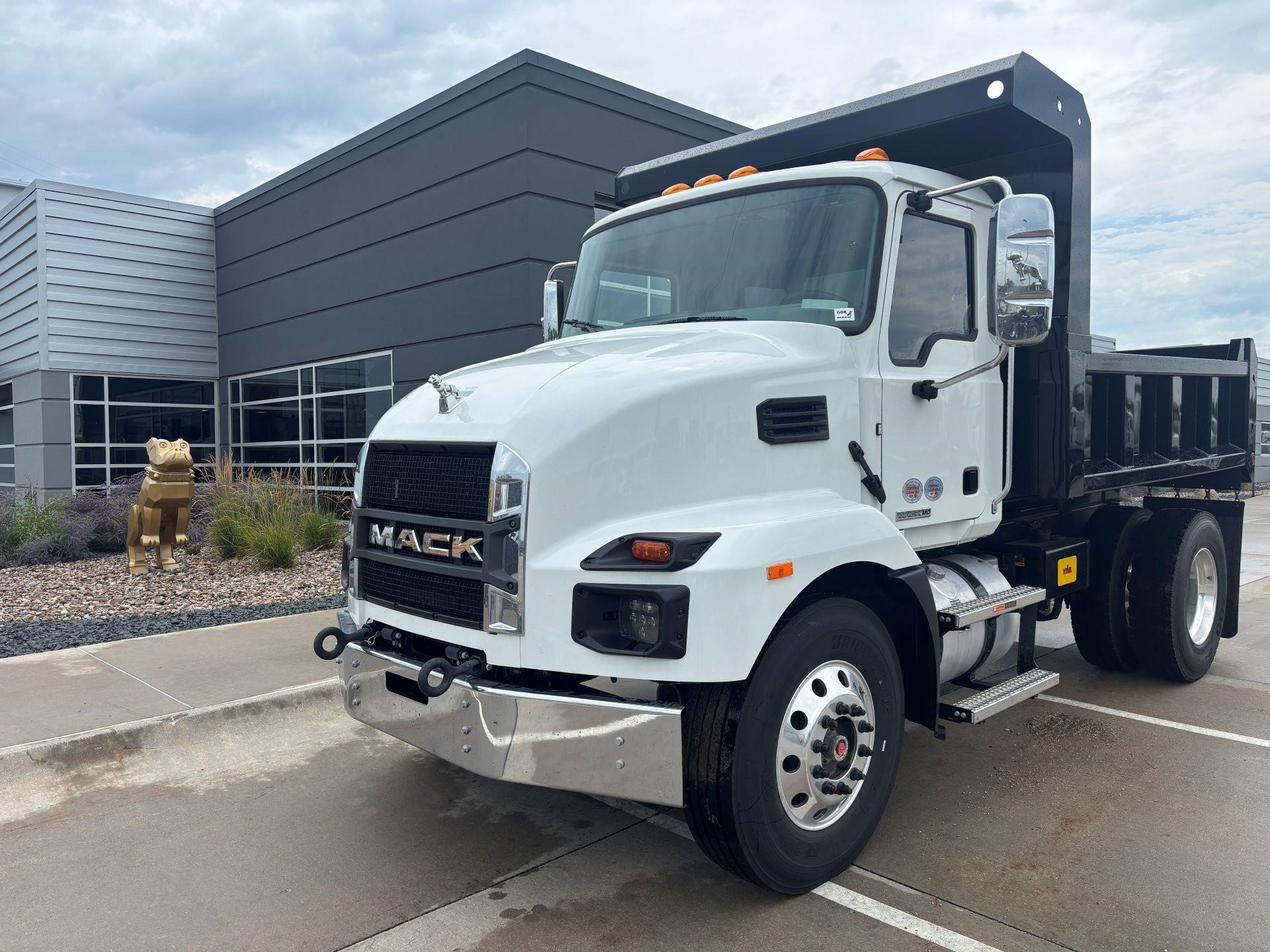 2025 MACK MD7 - image 1 of 6