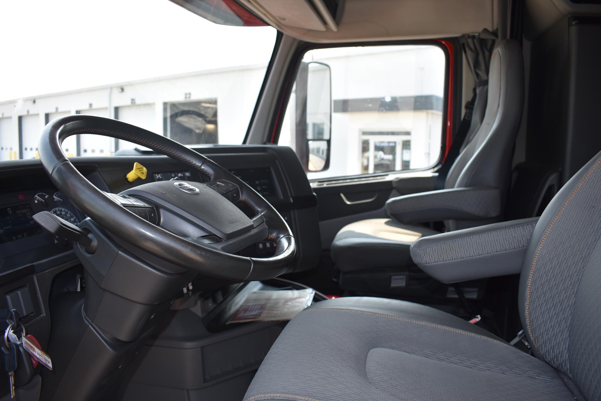 2020 VOLVO VNL64T760 - image 6 of 6