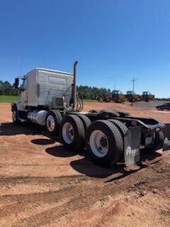 2019 VOLVO VHD84FT400 - image 5 of 6