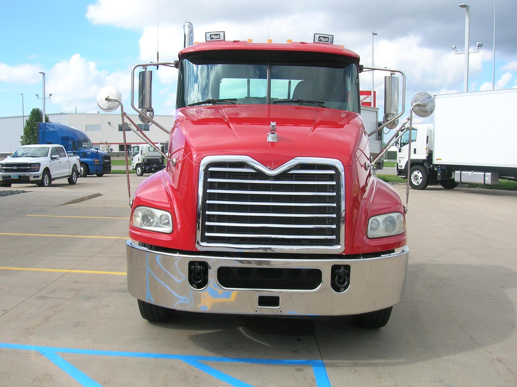 2018 MACK PINNACLE CXU613 - image 2 of 6