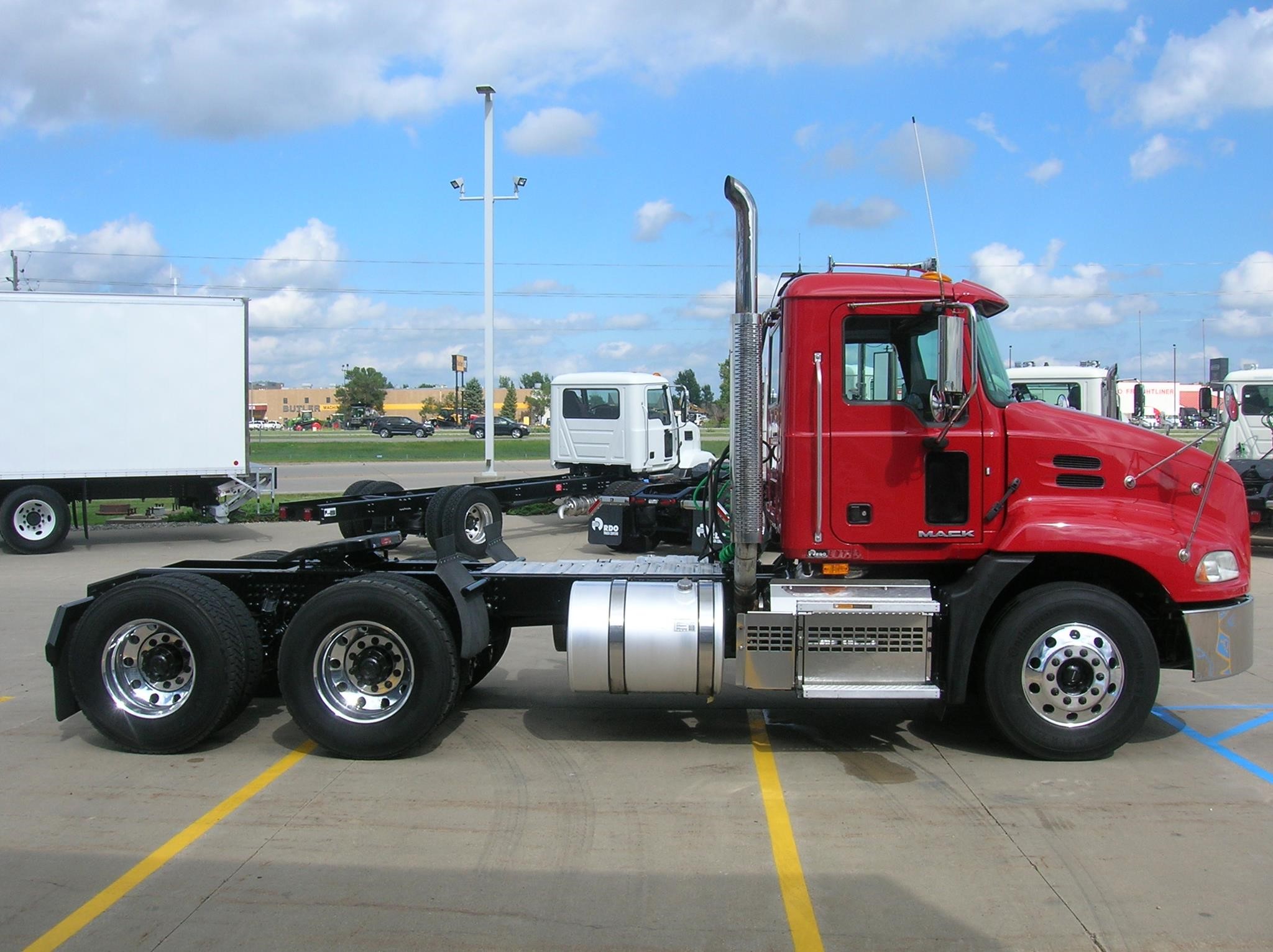 2018 MACK PINNACLE CXU613 - image 4 of 6
