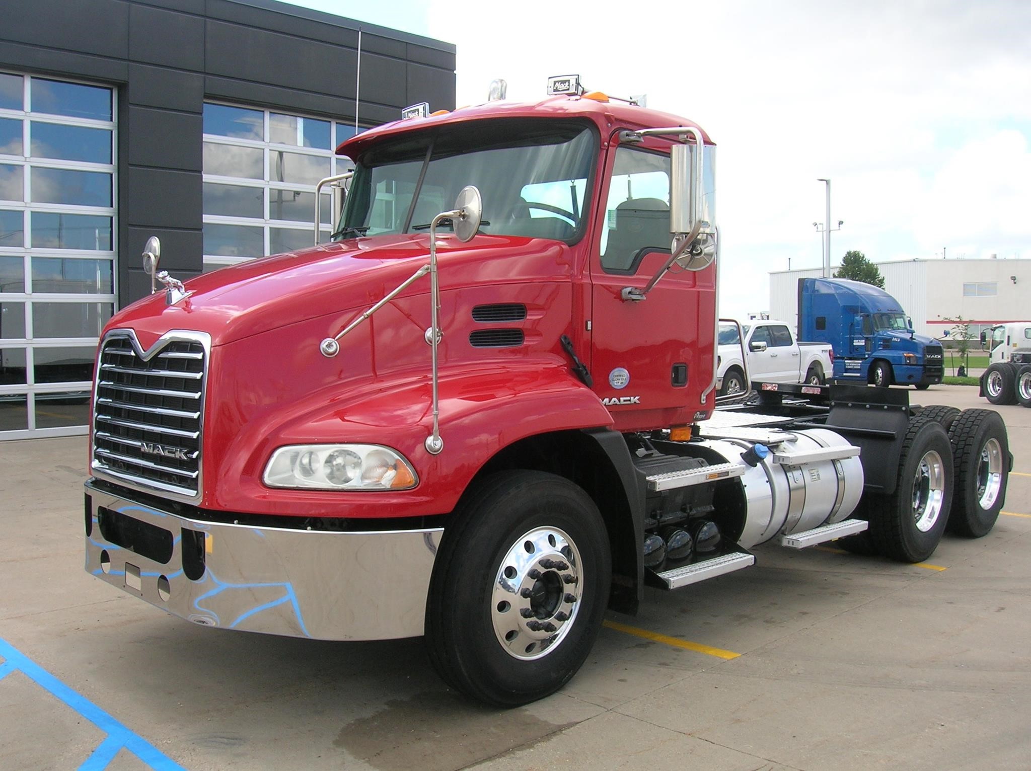 2018 MACK PINNACLE CXU613 - image 1 of 6
