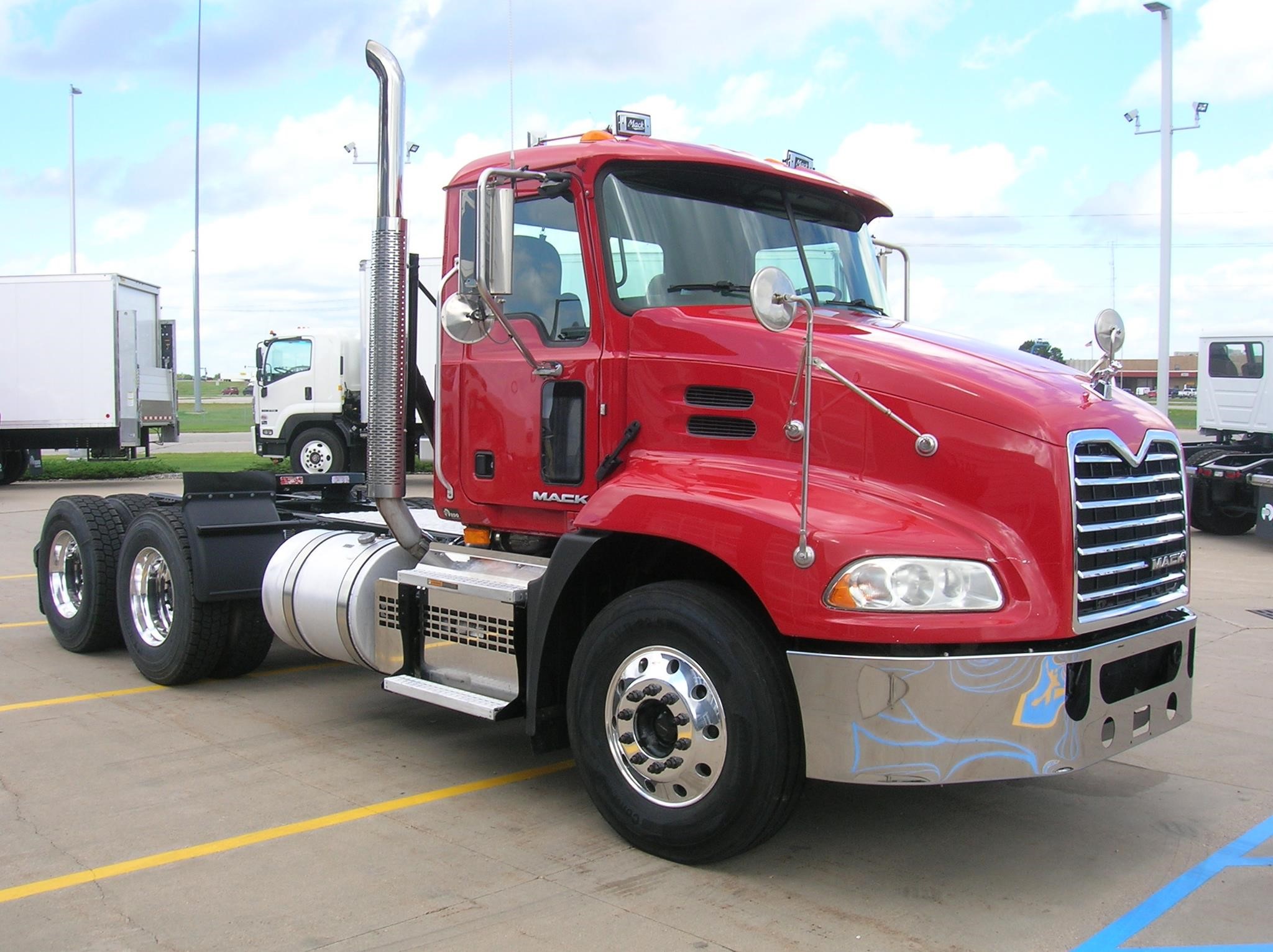 2018 MACK PINNACLE CXU613 - image 3 of 6