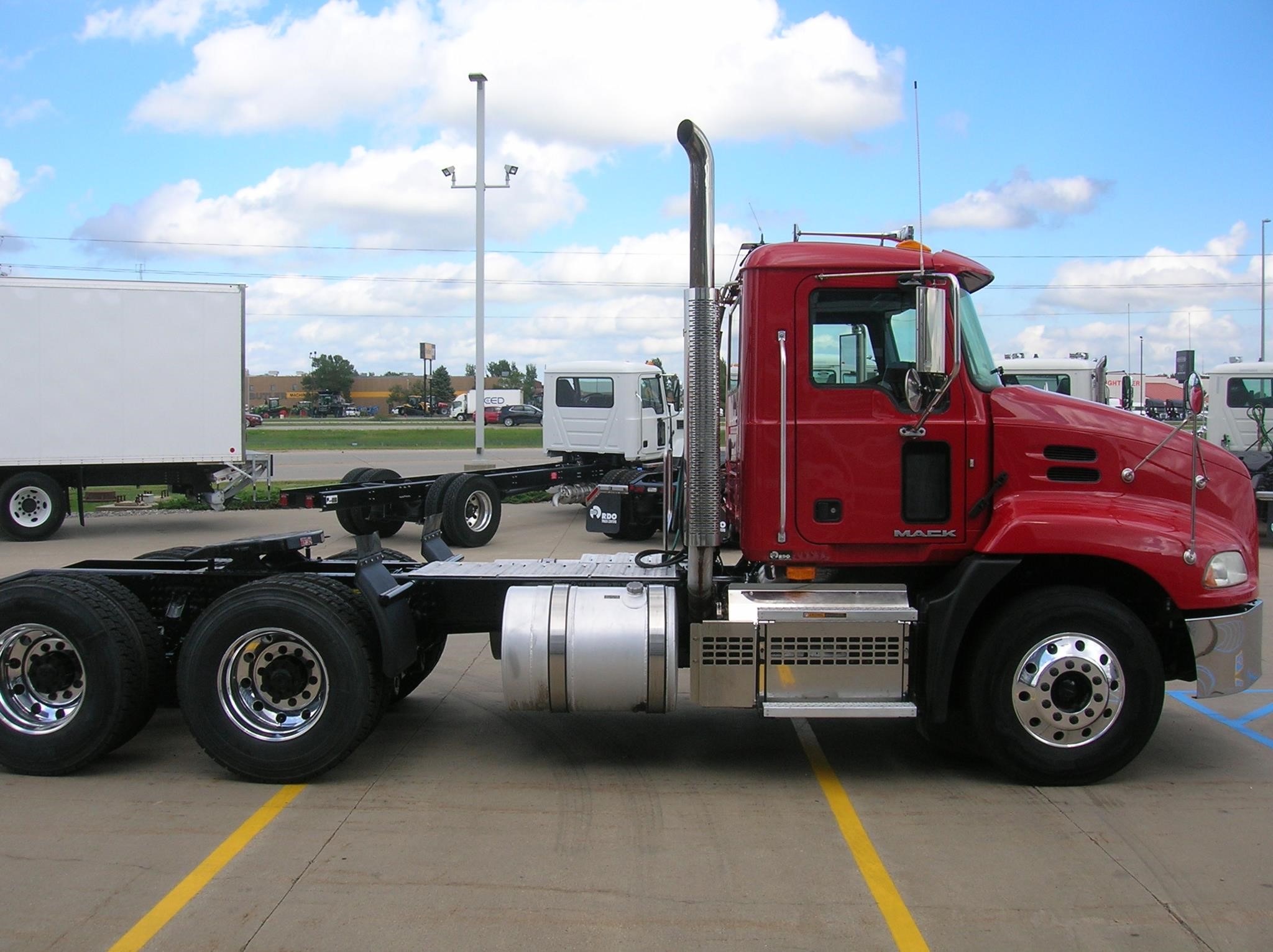 2018 MACK PINNACLE CXU613 - image 4 of 6