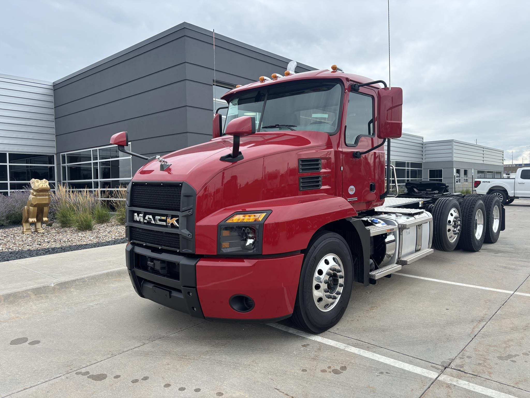 2026 MACK ANTHEM 84T - image 1 of 6
