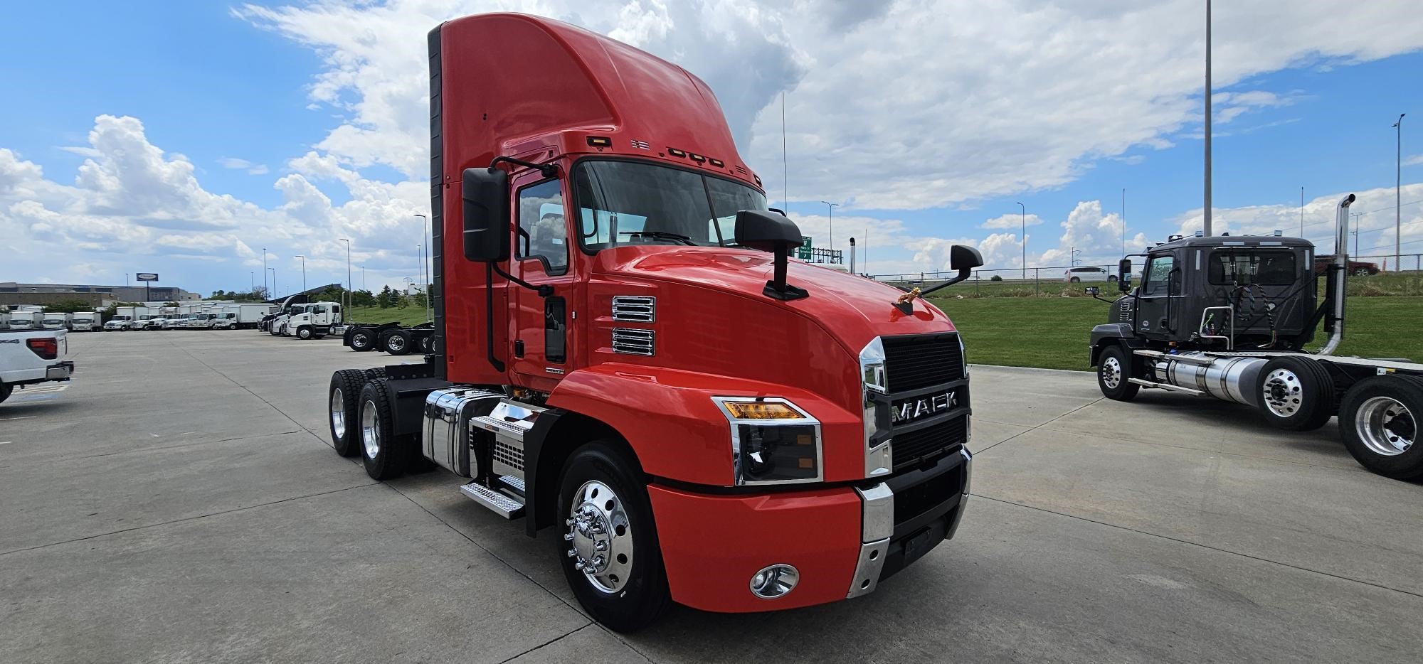 2022 MACK ANTHEM 64T - image 3 of 6