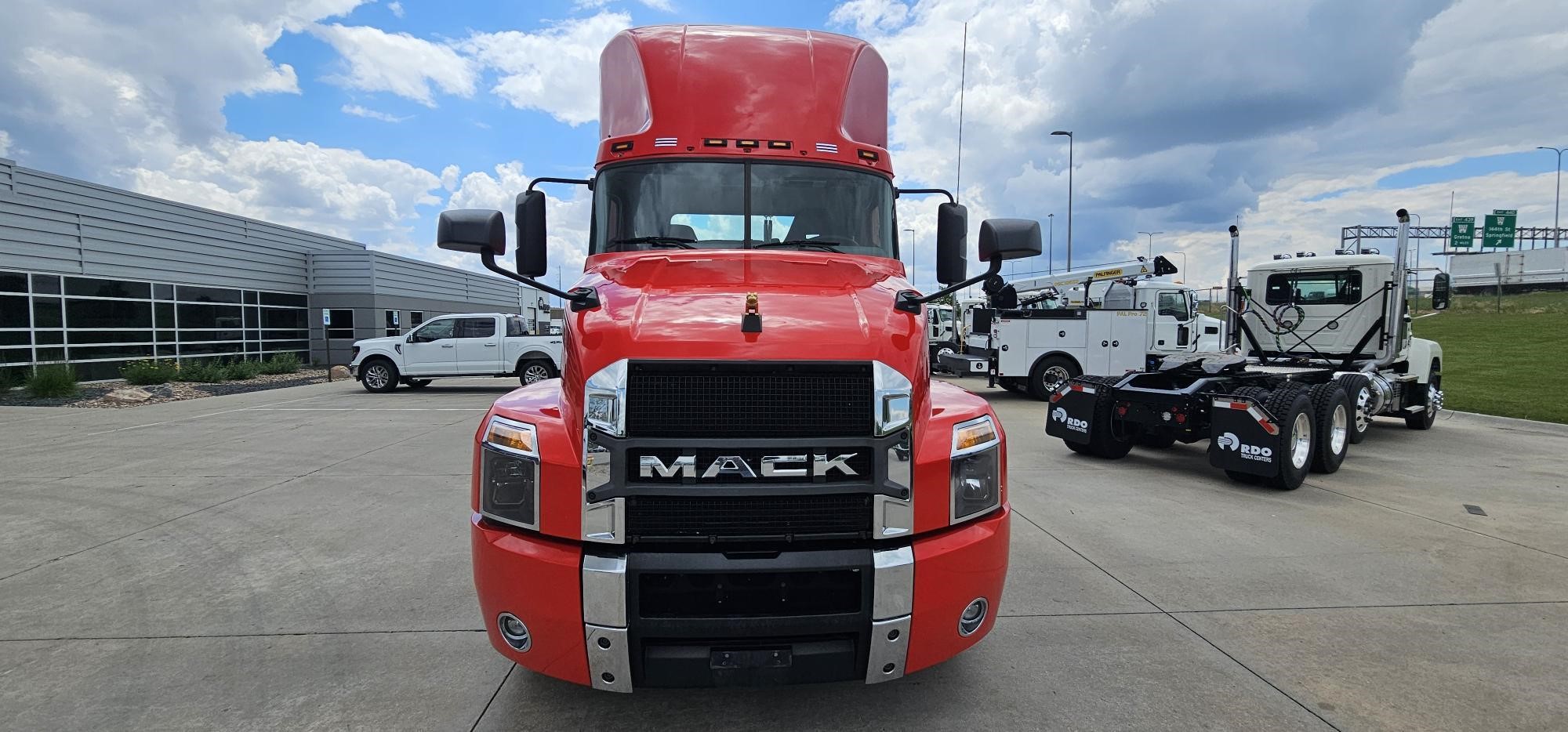 2022 MACK ANTHEM 64T - image 2 of 6