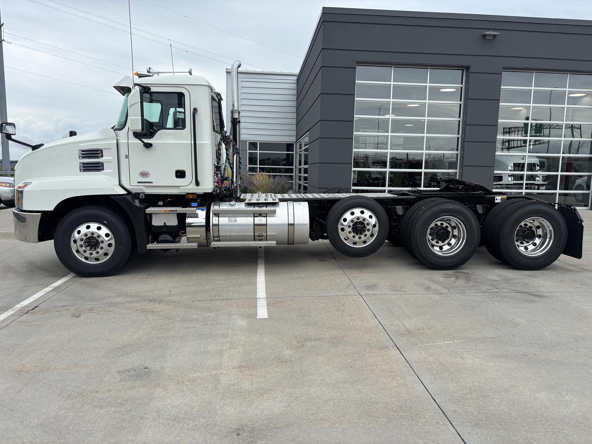 2026 MACK ANTHEM 84T - image 2 of 6
