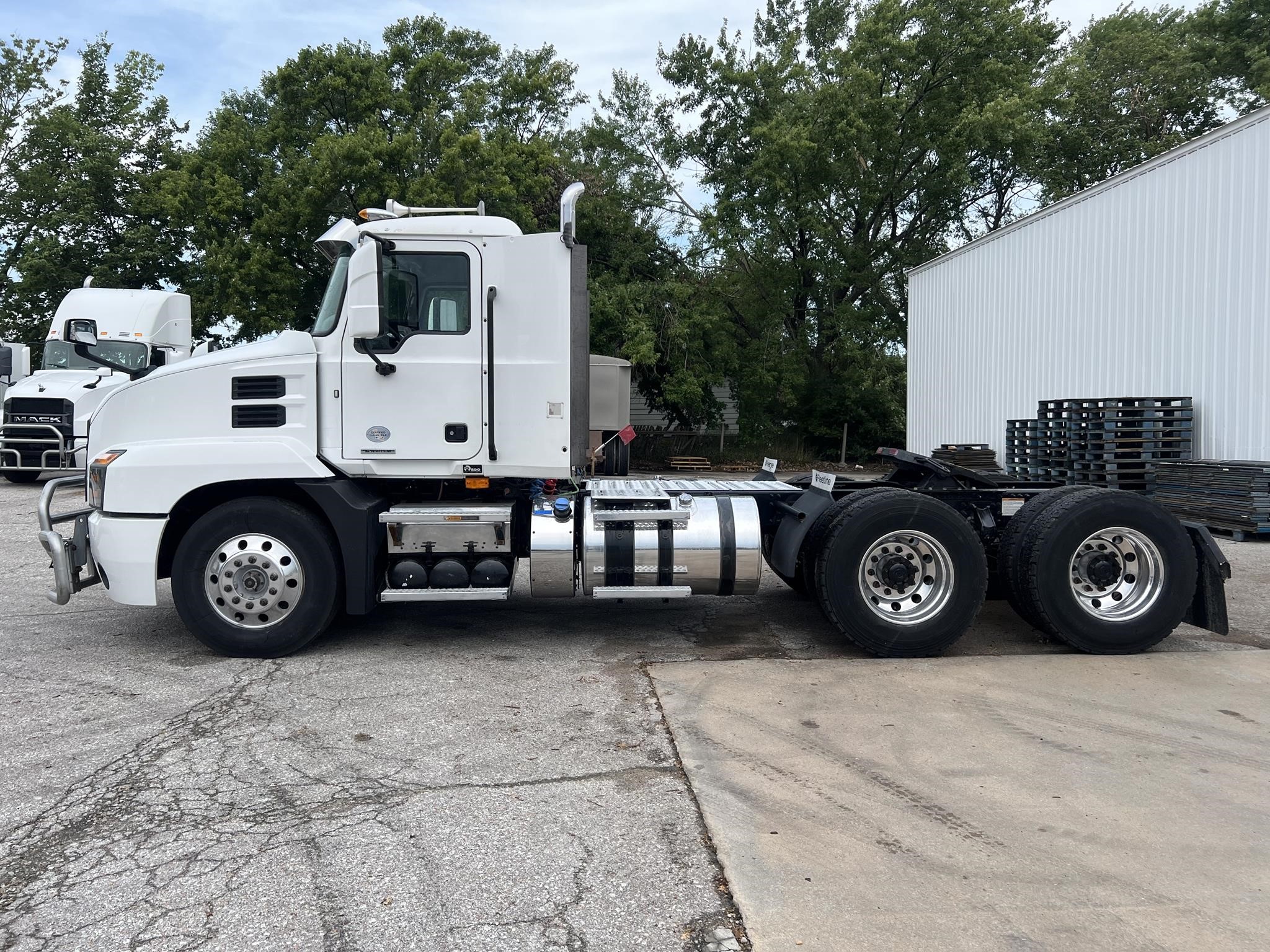 2020 MACK ANTHEM 64T - image 2 of 6