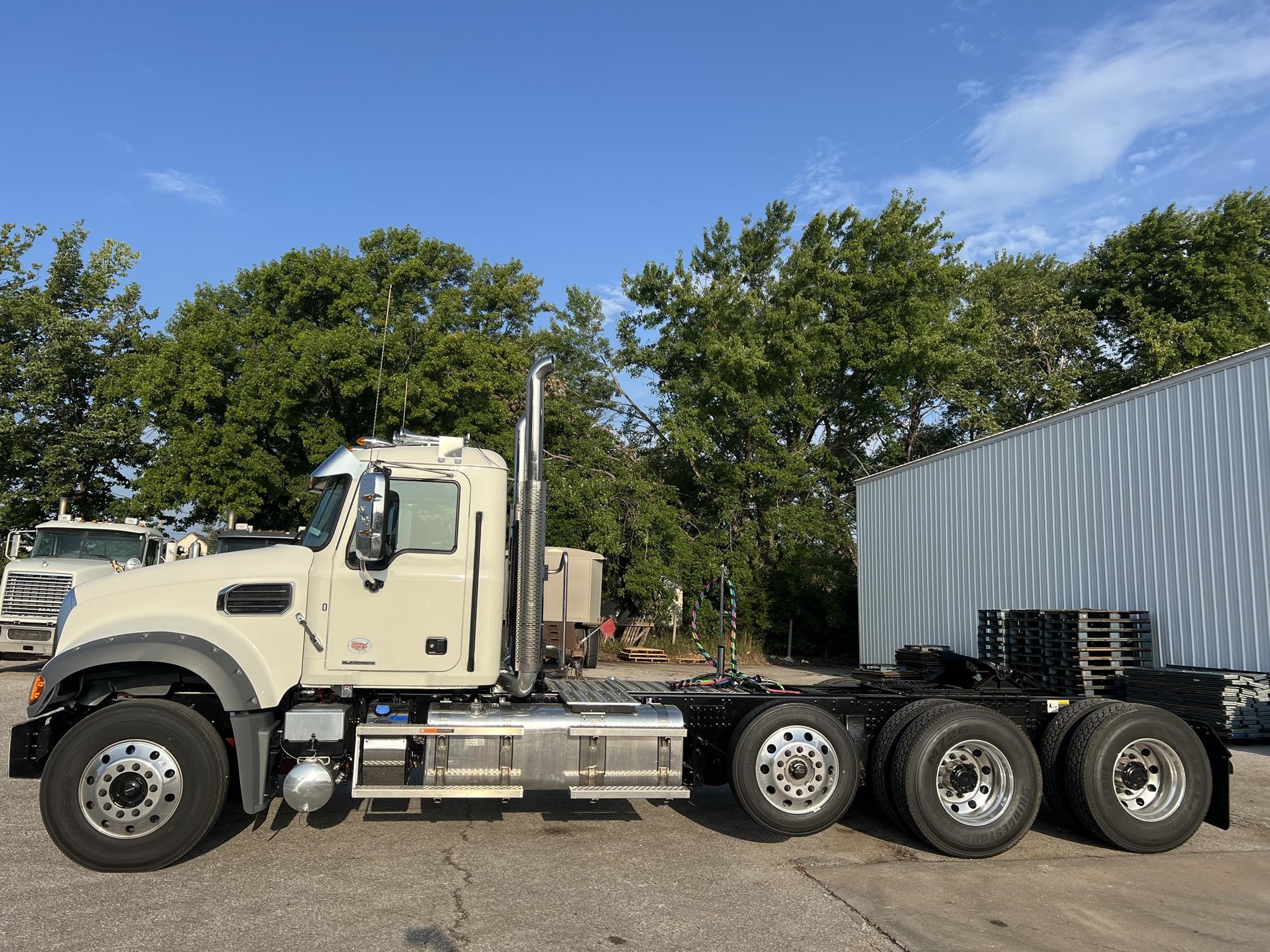 2026 MACK GRANITE 84FT - image 2 of 6