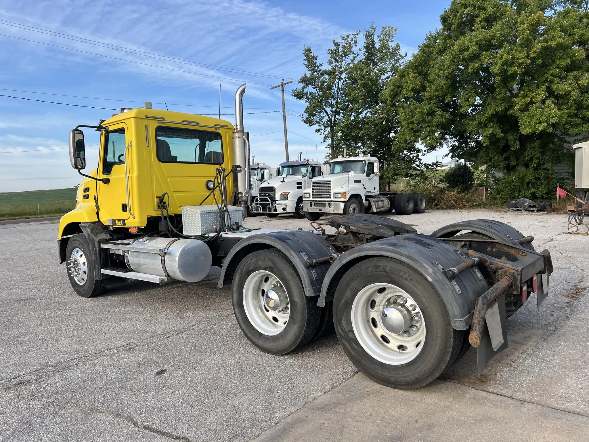 2006 MACK VISION CXN613 - image 3 of 6