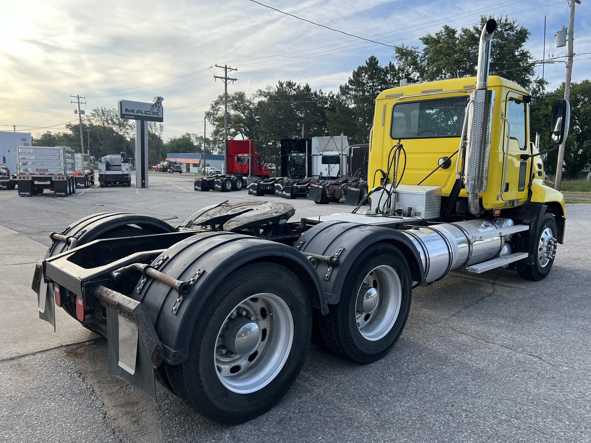 2006 MACK VISION CXN613 - image 5 of 6