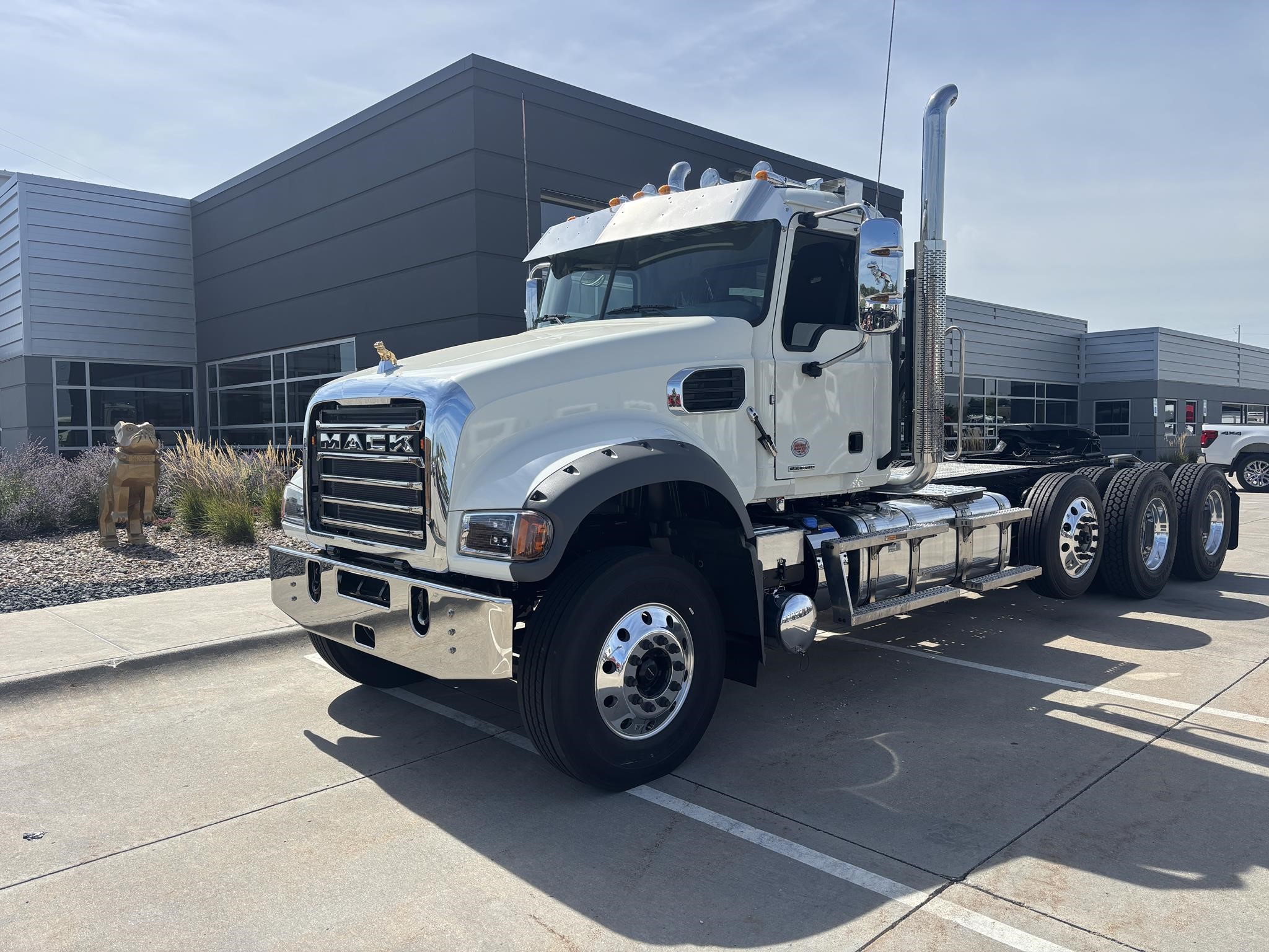 2026 MACK GRANITE 84FT - image 2 of 6