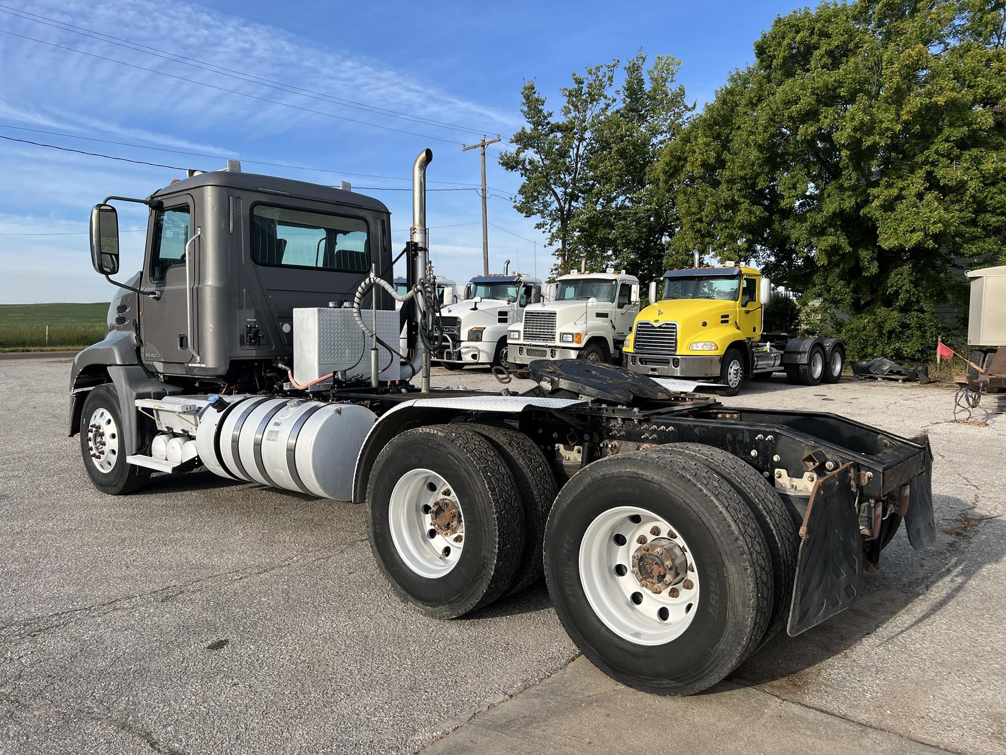 2014 MACK PINNACLE CXU613 - image 3 of 6
