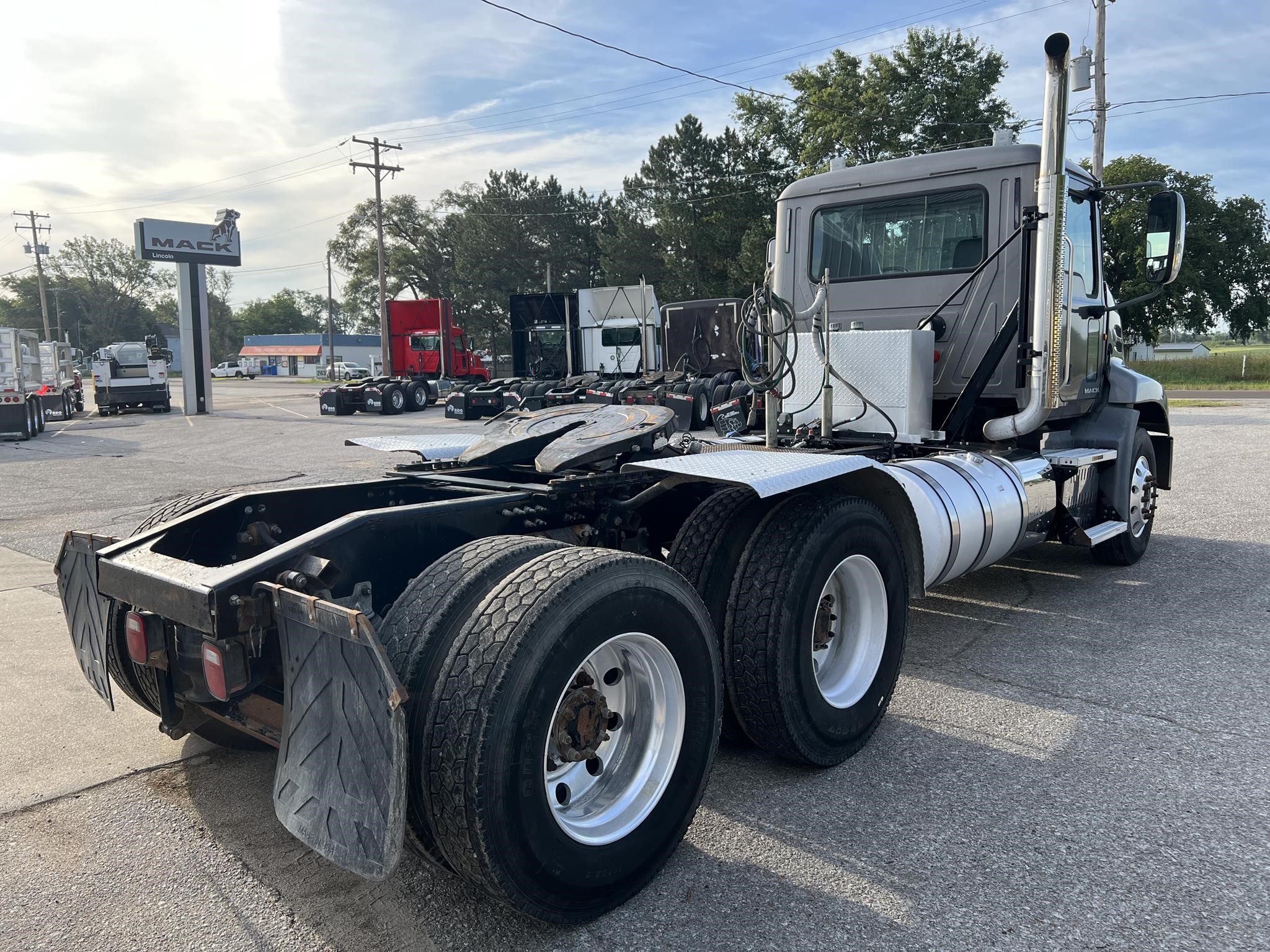 2014 MACK PINNACLE CXU613 - image 5 of 6