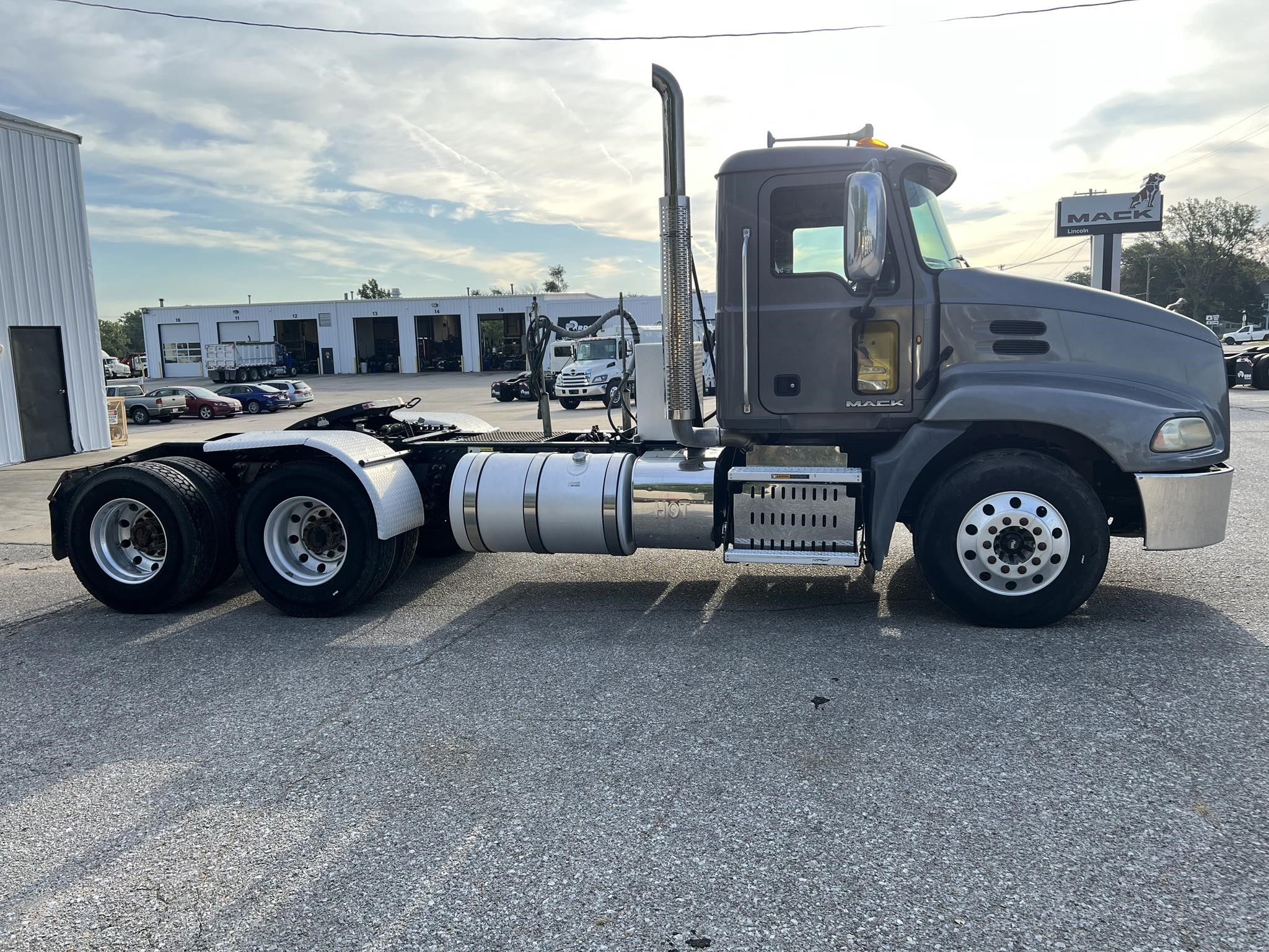 2014 MACK PINNACLE CXU613 - image 6 of 6