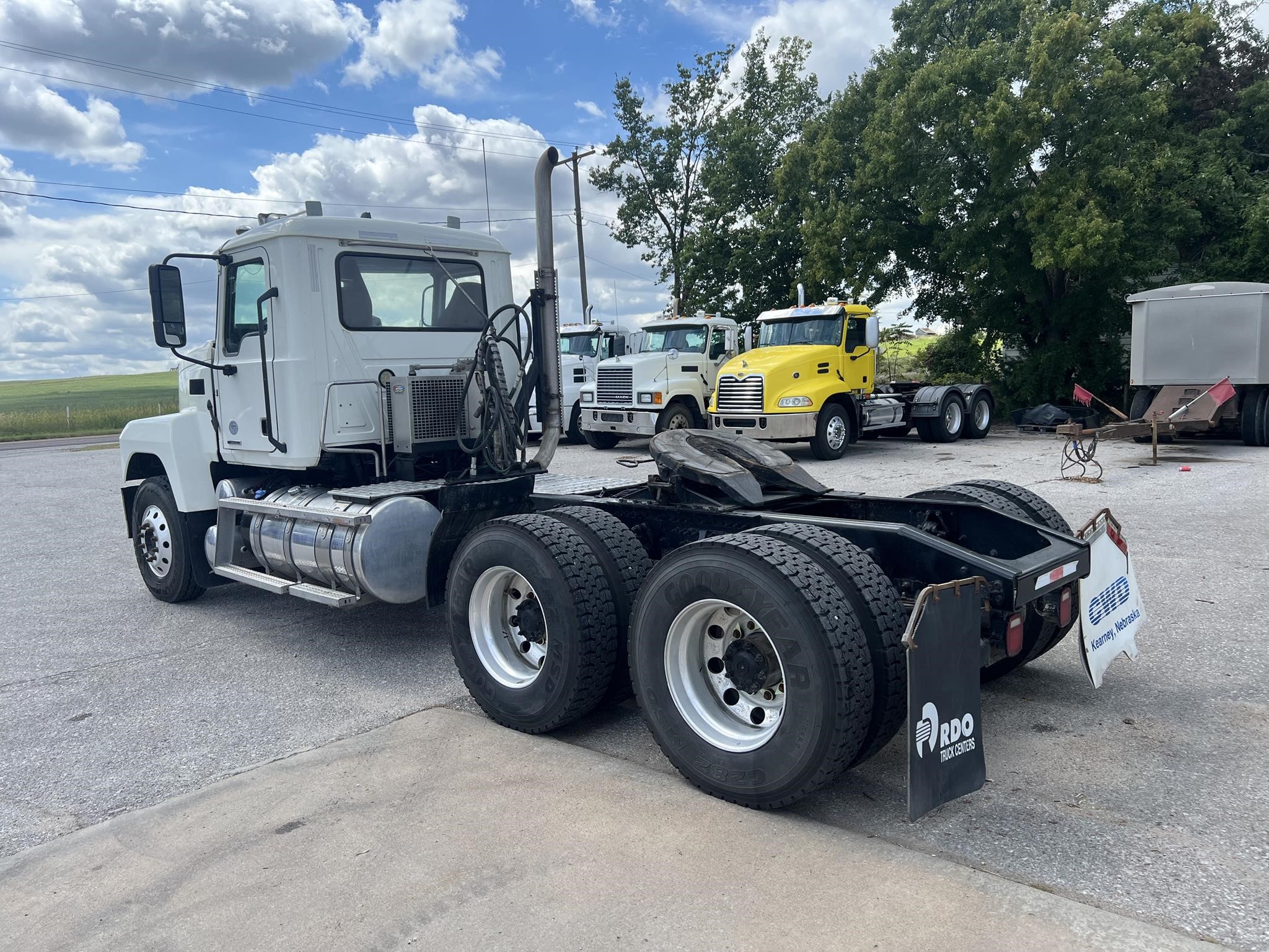 2020 MACK PINNACLE 64T - image 3 of 6