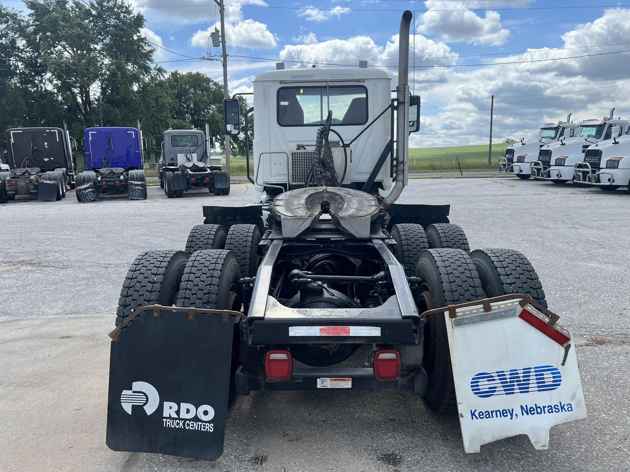 2020 MACK PINNACLE 64T - image 4 of 6