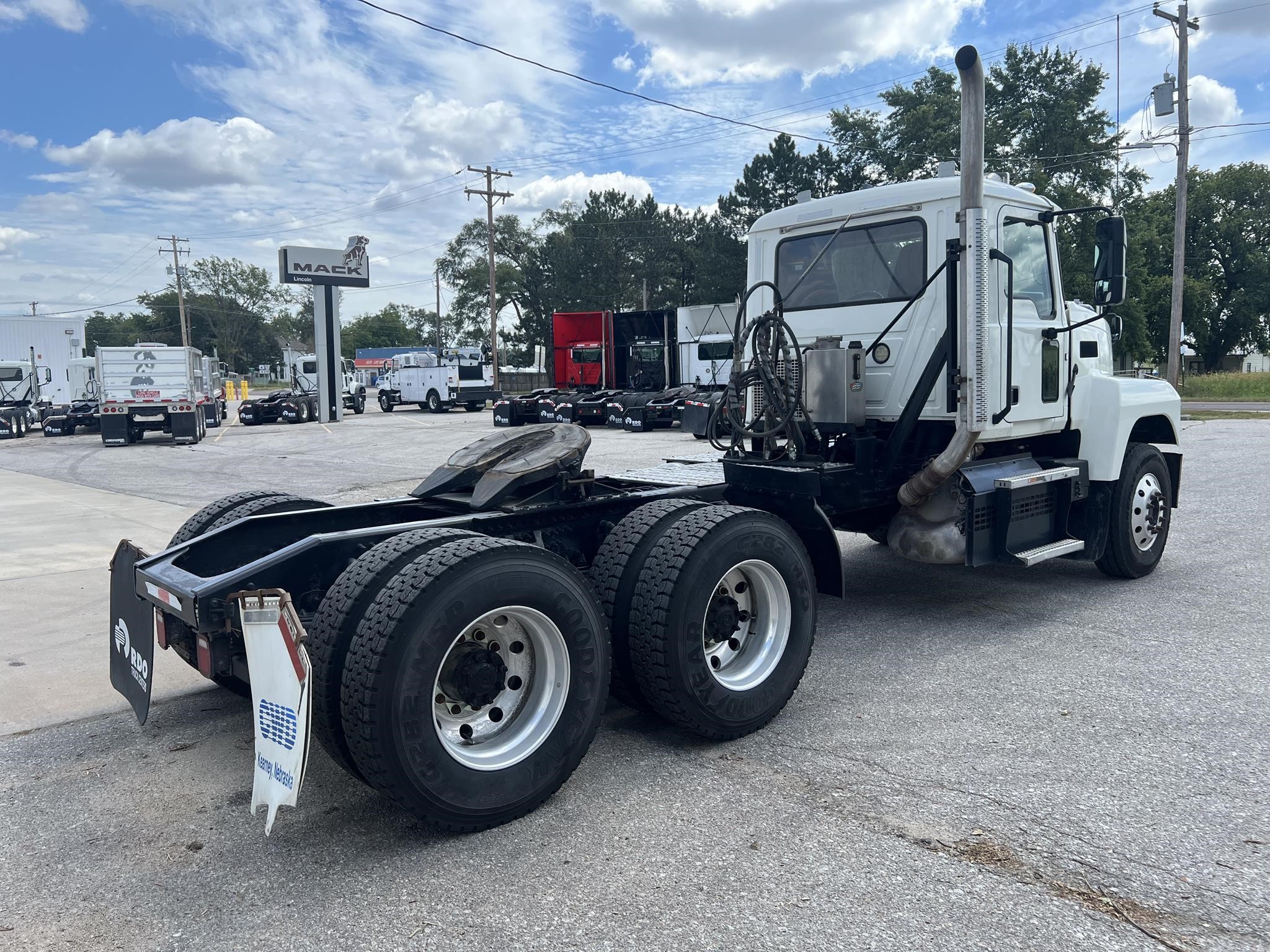 2020 MACK PINNACLE 64T - image 5 of 6