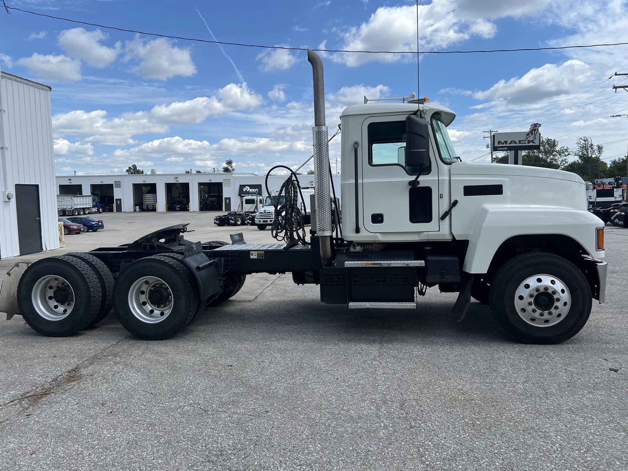 2020 MACK PINNACLE 64T - image 6 of 6