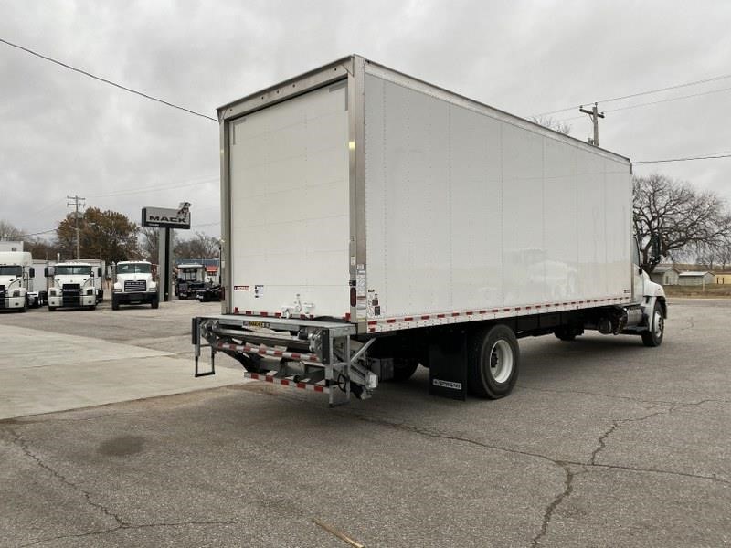 2020 HINO 268A - image 5 of 6