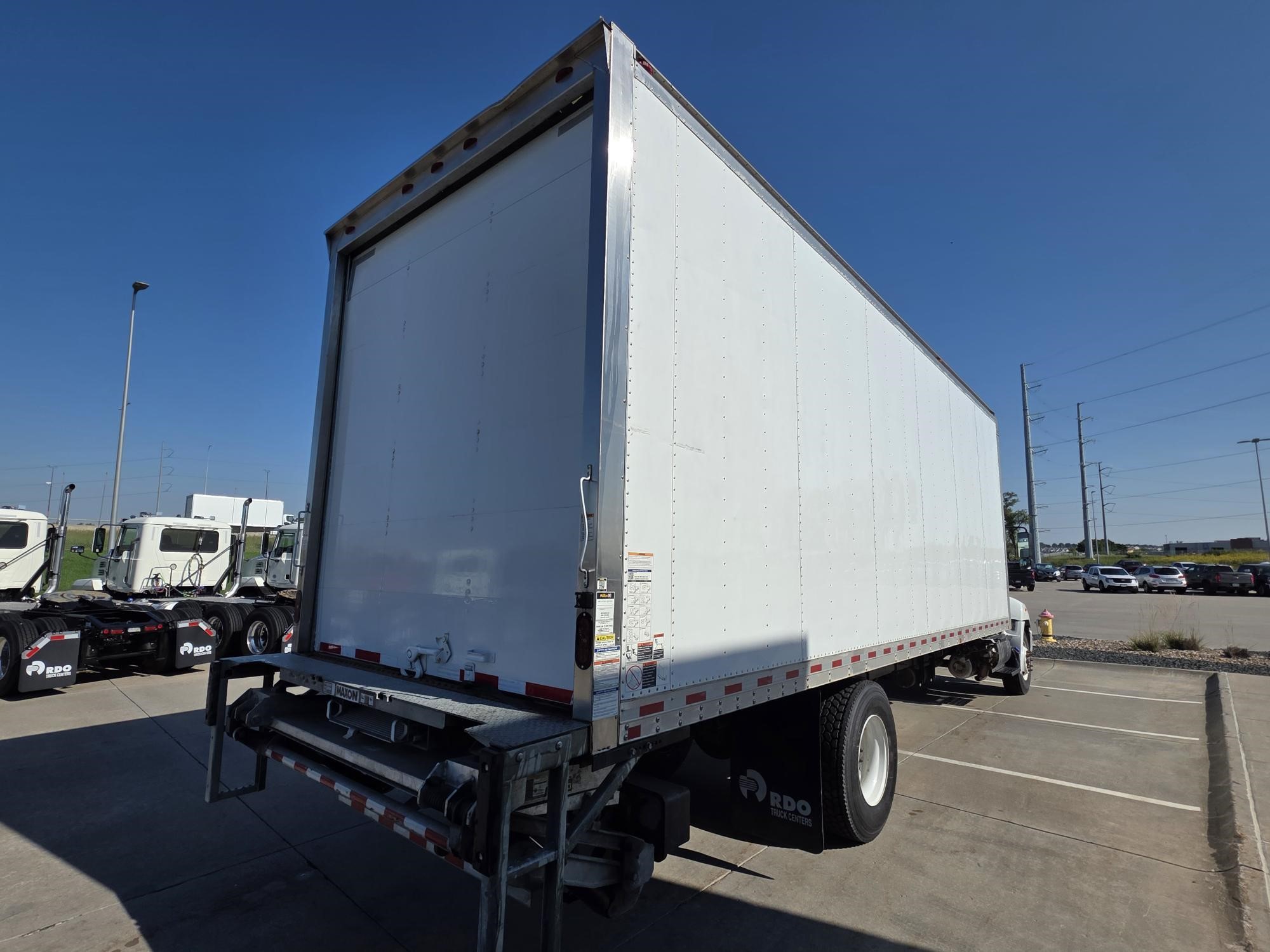 2020 HINO 268A - image 5 of 6