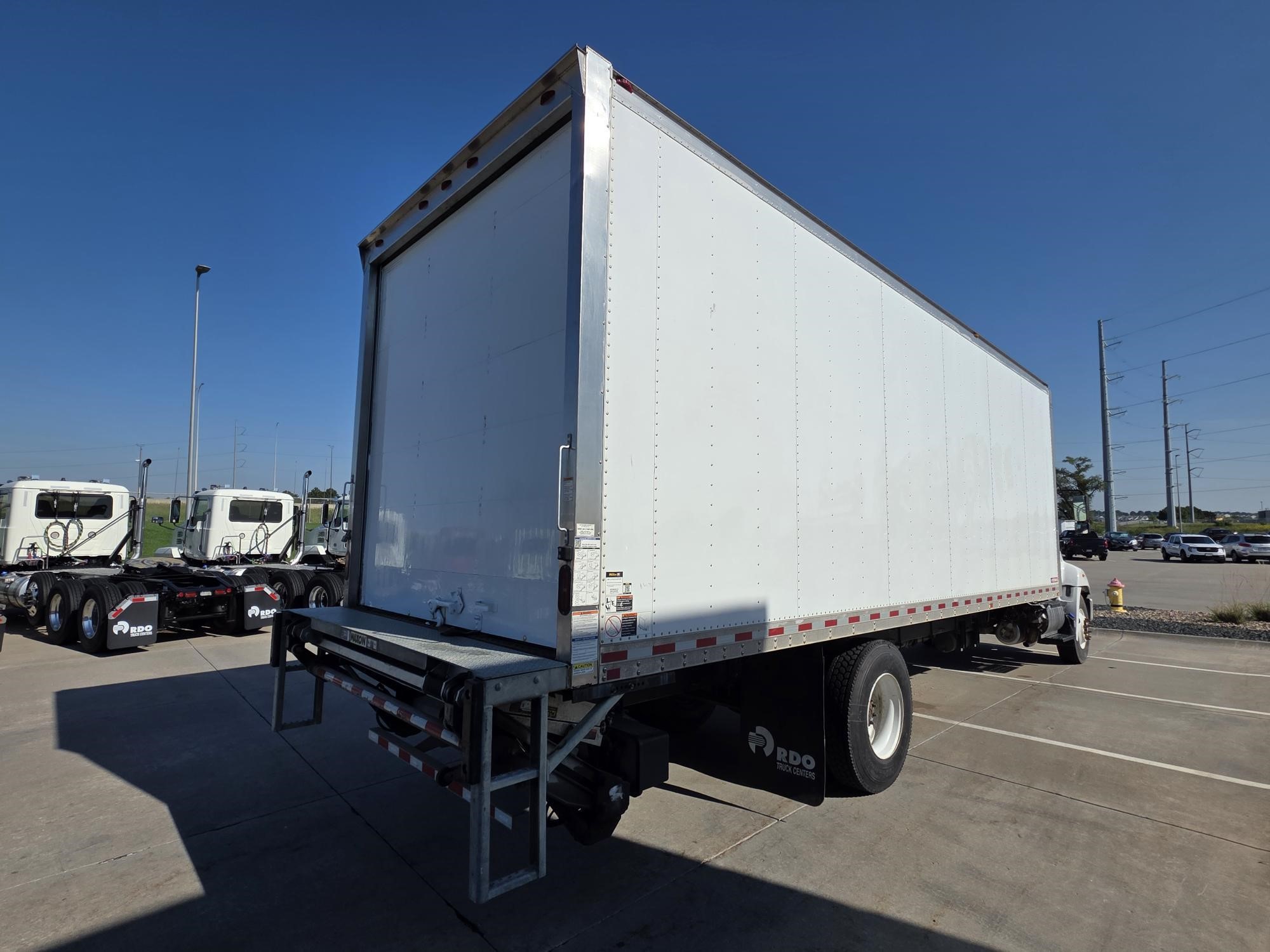 2020 HINO 268A - image 5 of 6