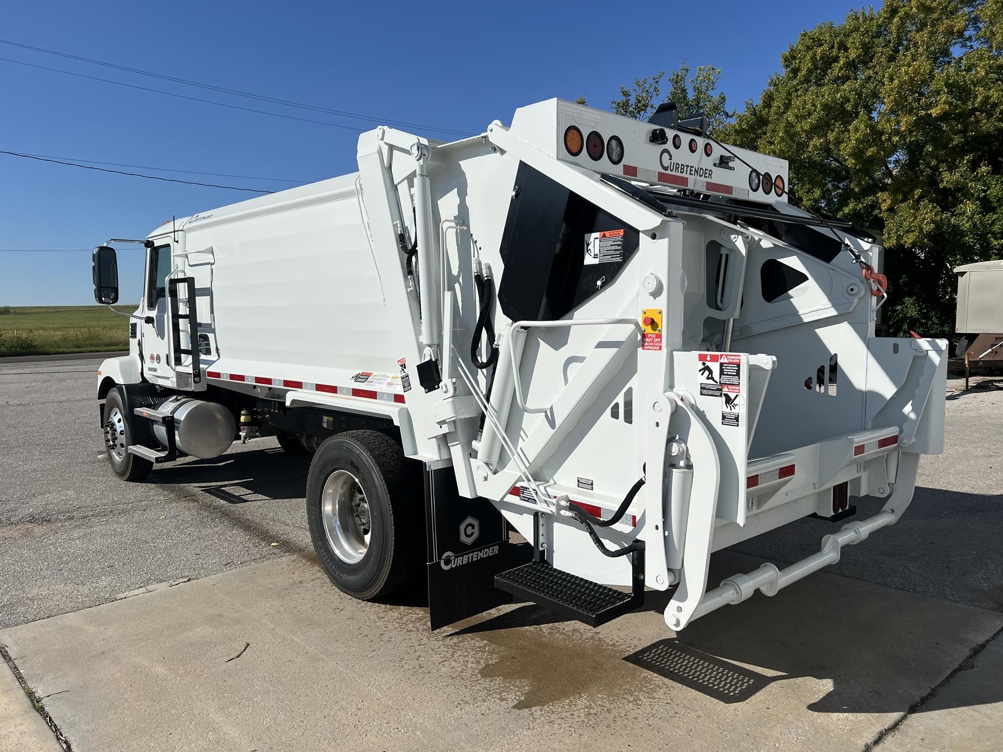 2026 MACK MD7 - image 3 of 6