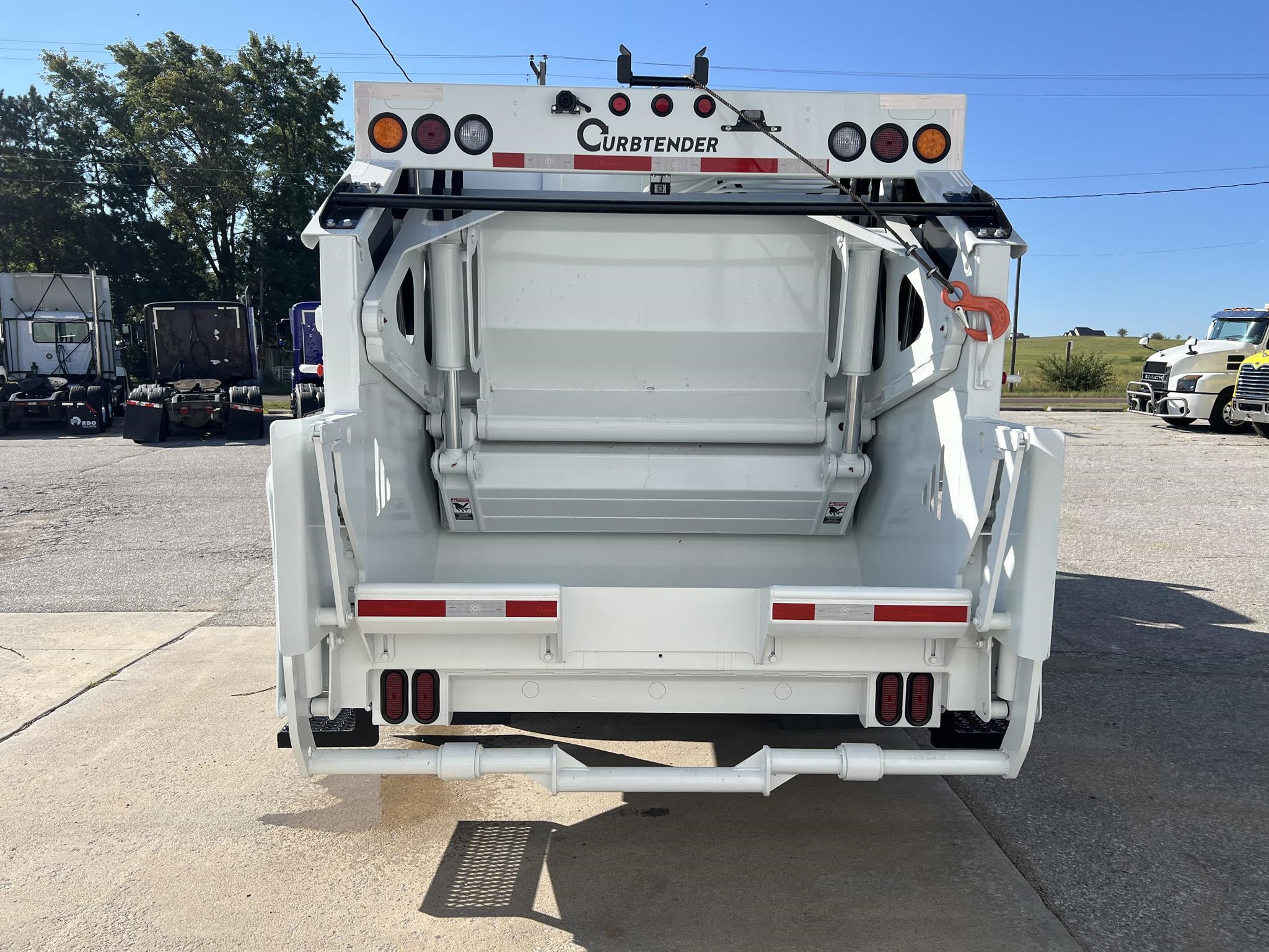 2026 MACK MD7 - image 4 of 6