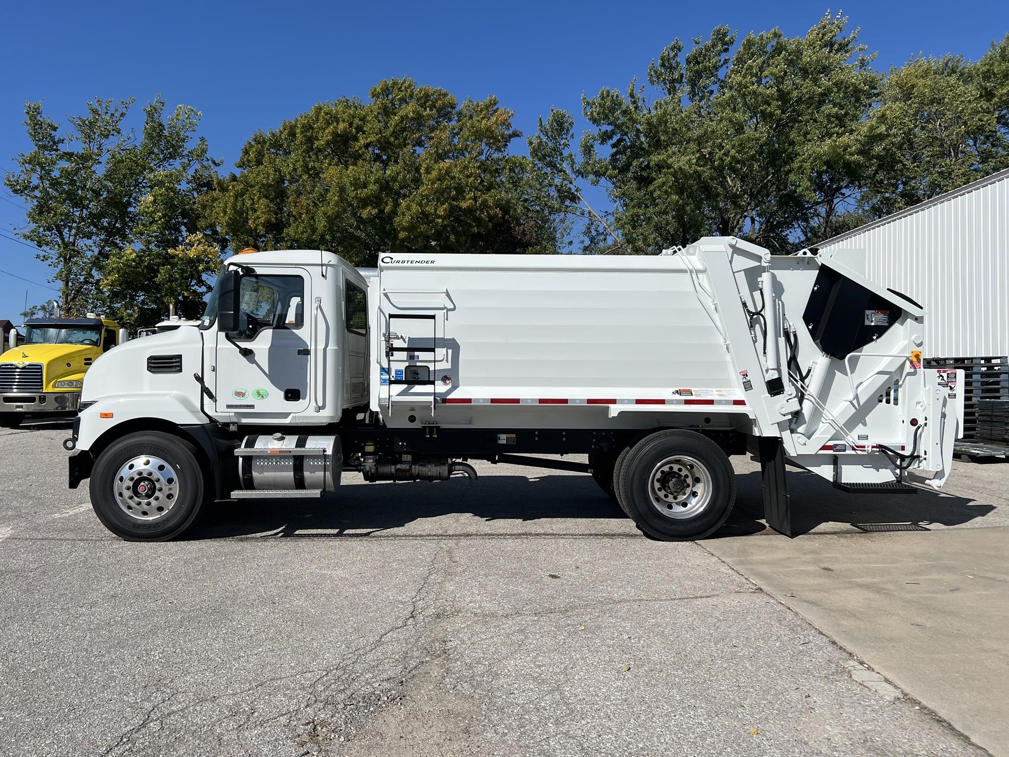 2026 MACK MD7 - image 2 of 6