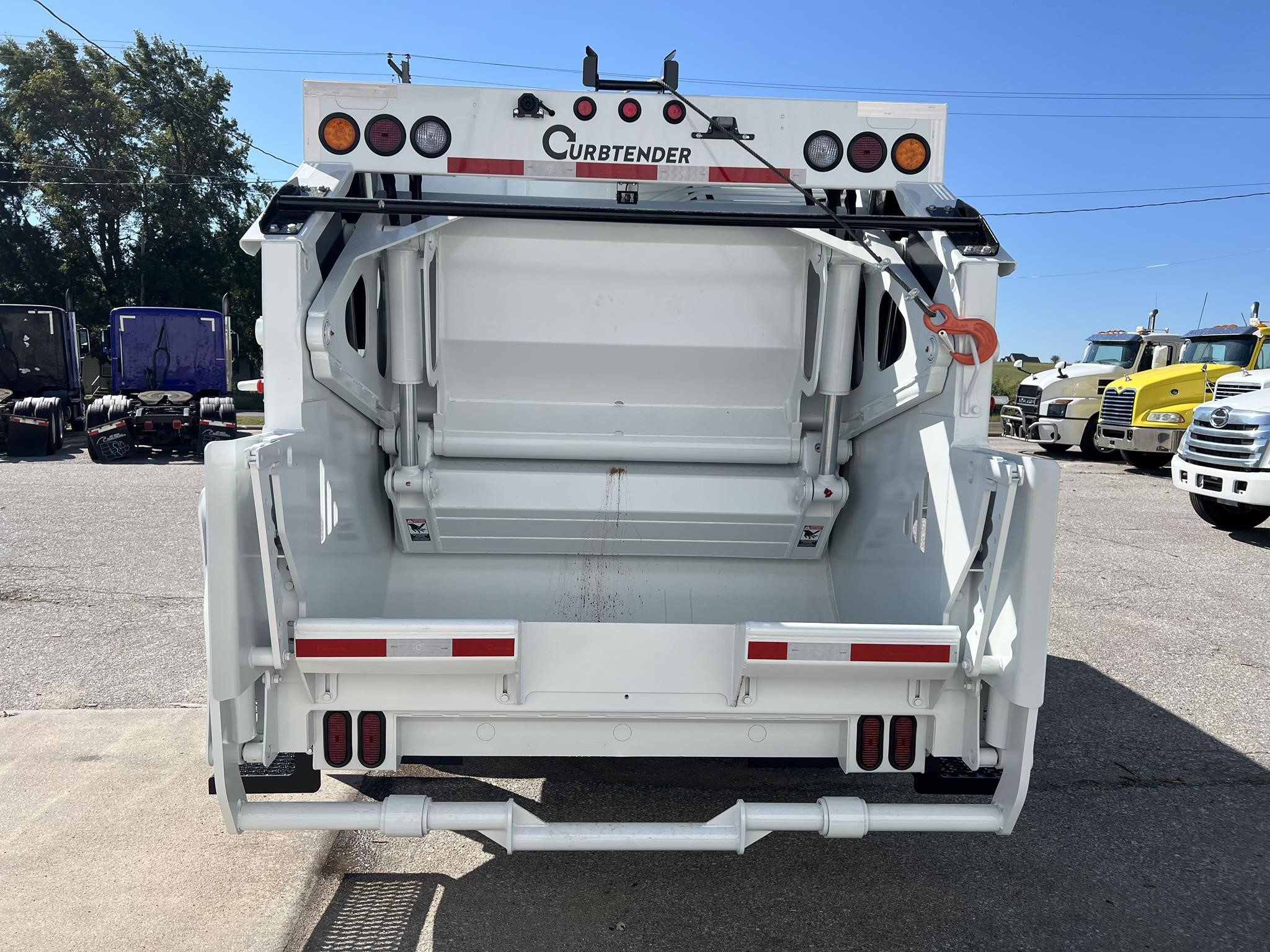 2026 MACK MD7 - image 4 of 6