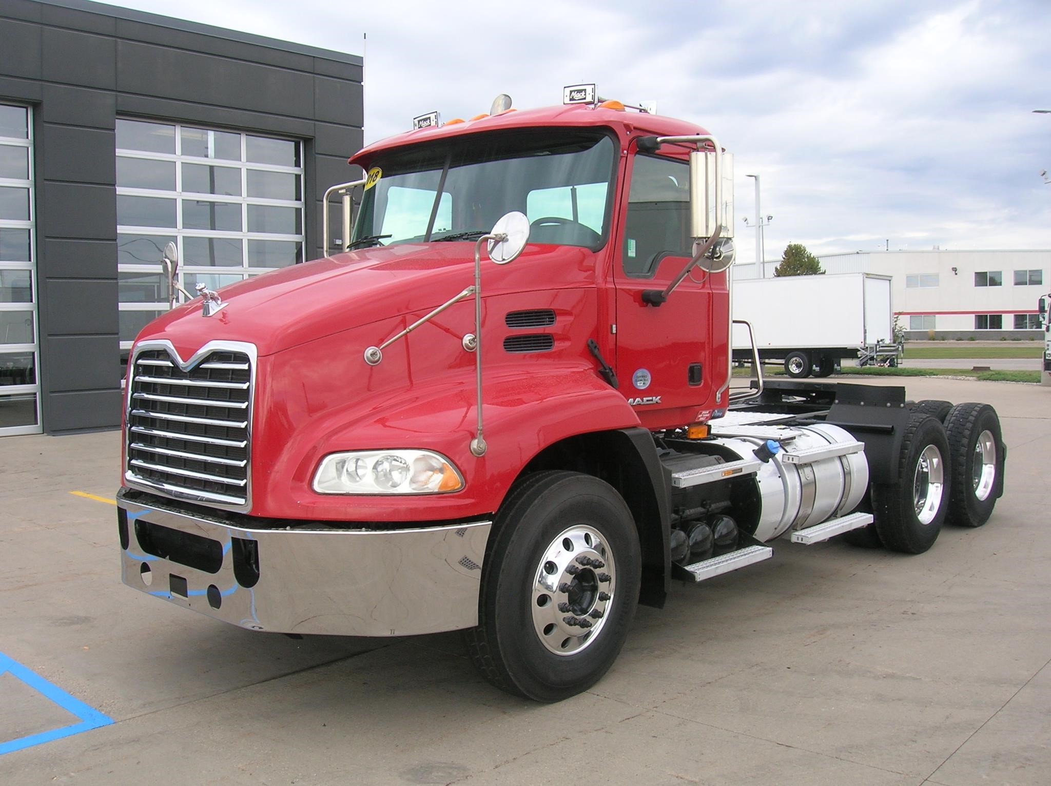 2018 MACK PINNACLE CXU613 - image 1 of 6