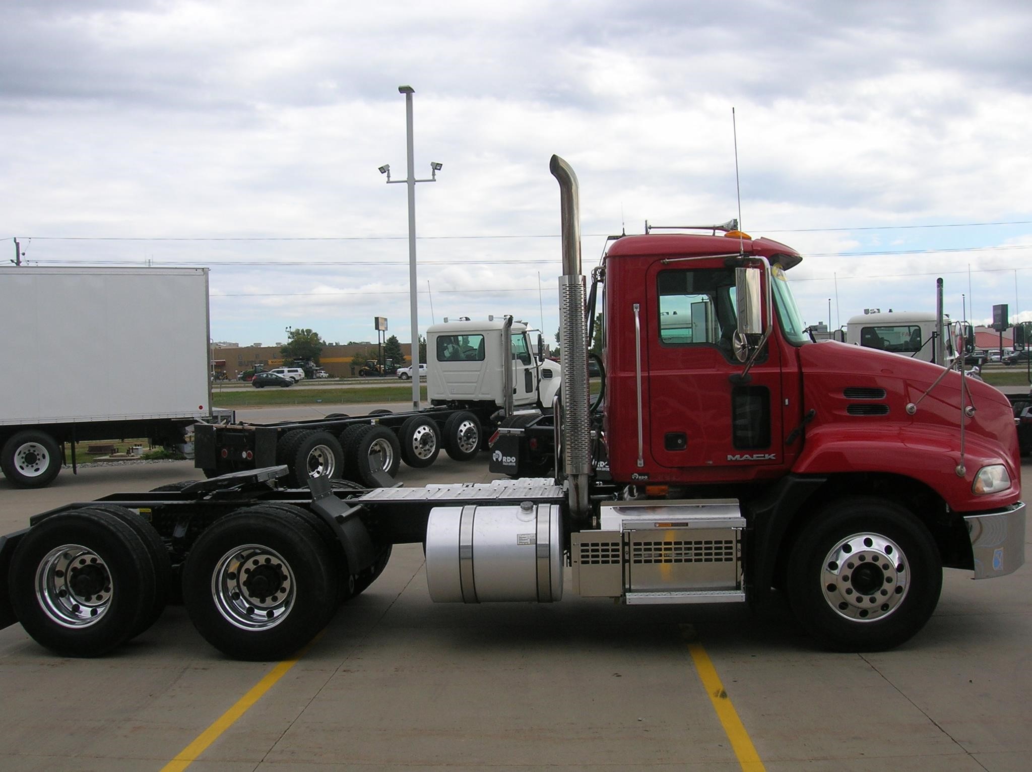 2018 MACK PINNACLE CXU613 - image 4 of 6