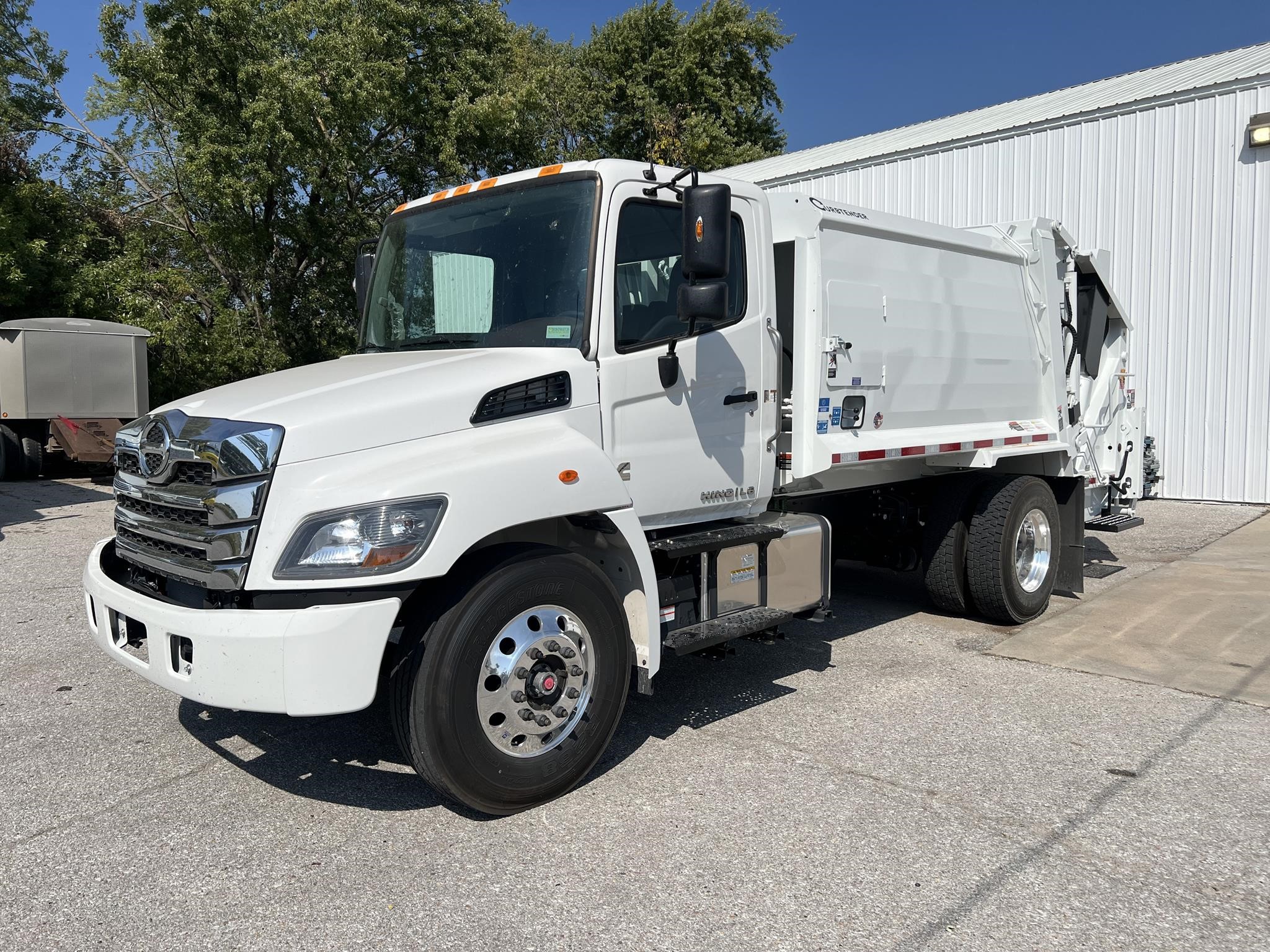 2025 HINO L7 - image 1 of 6