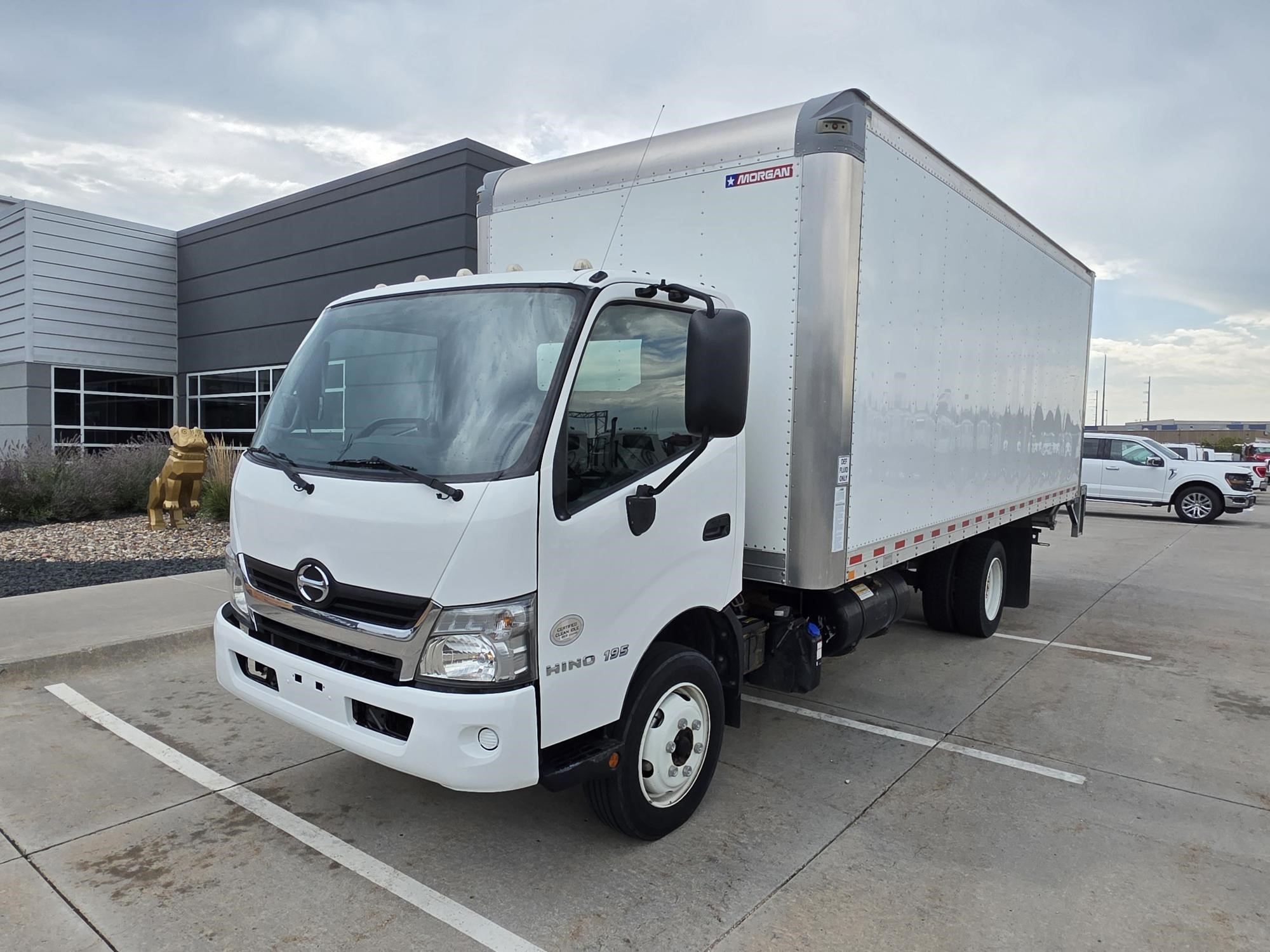 2019 HINO 195 - image 1 of 6