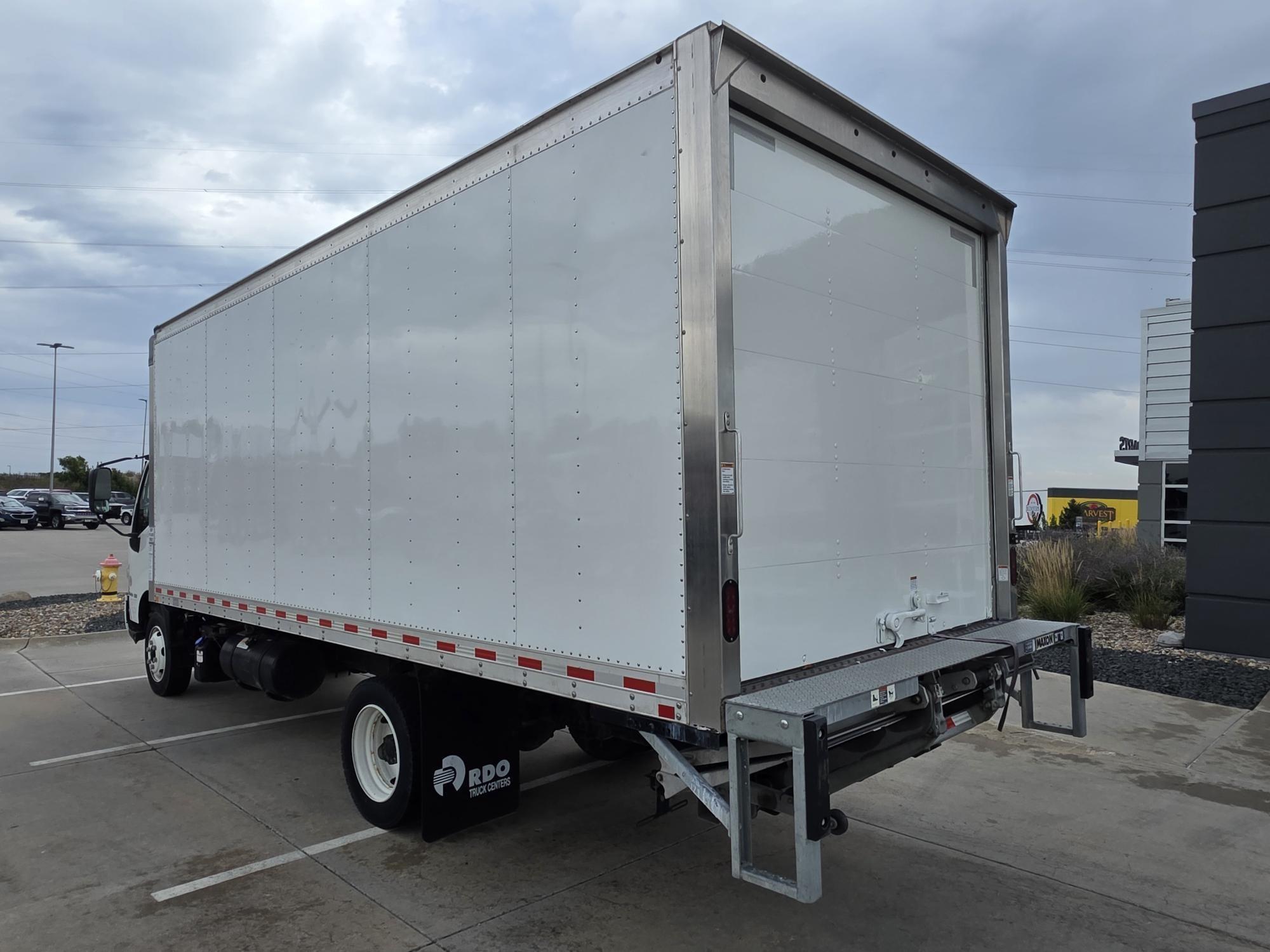 2019 HINO 195 - image 3 of 6